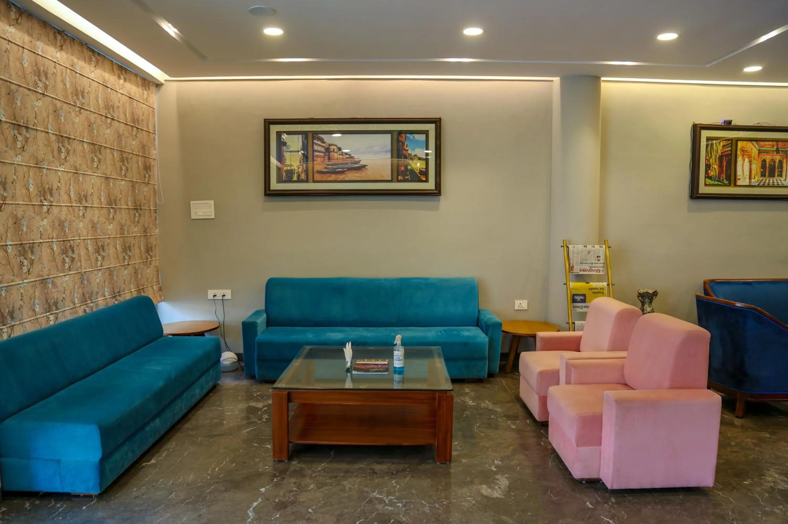 Lounge or bar in Four Leaf Hotel - Sapphire Blue, Varanasi