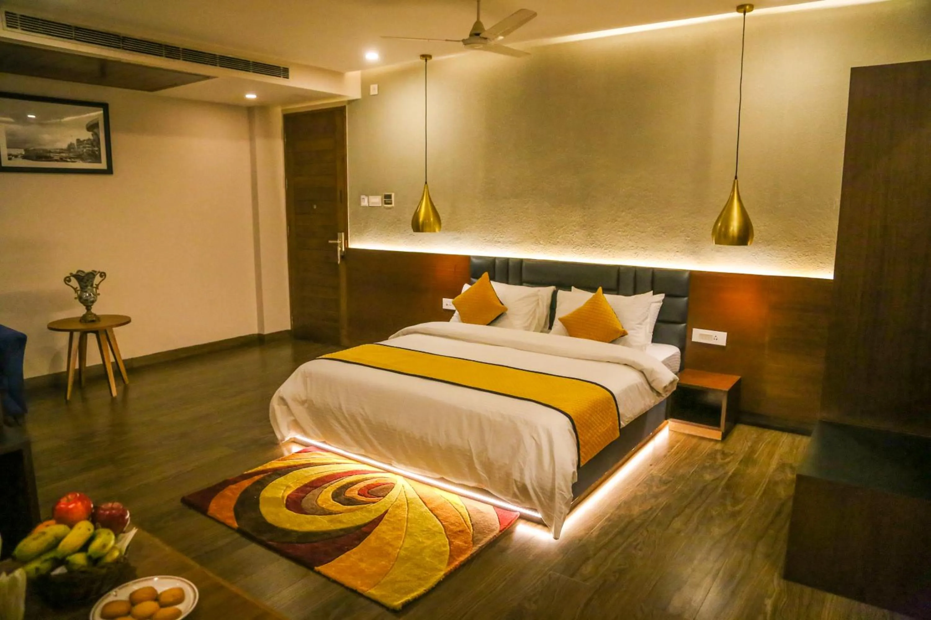Bed in Four Leaf Hotel - Sapphire Blue, Varanasi