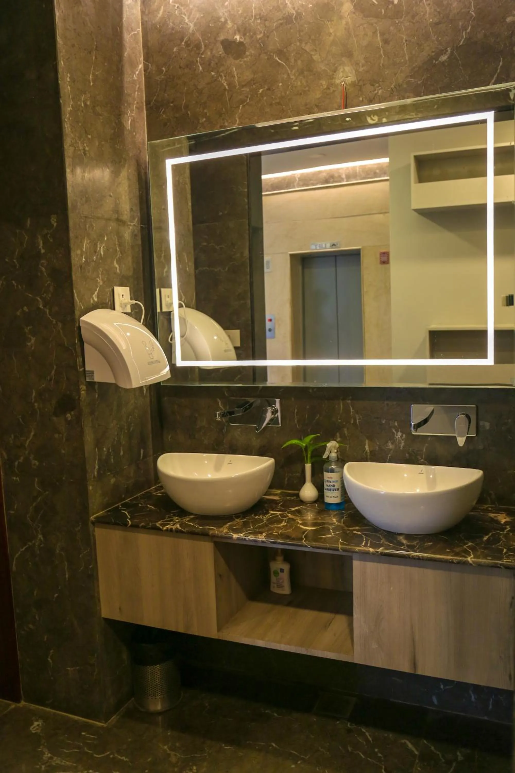 Bathroom in Four Leaf Hotel - Sapphire Blue, Varanasi