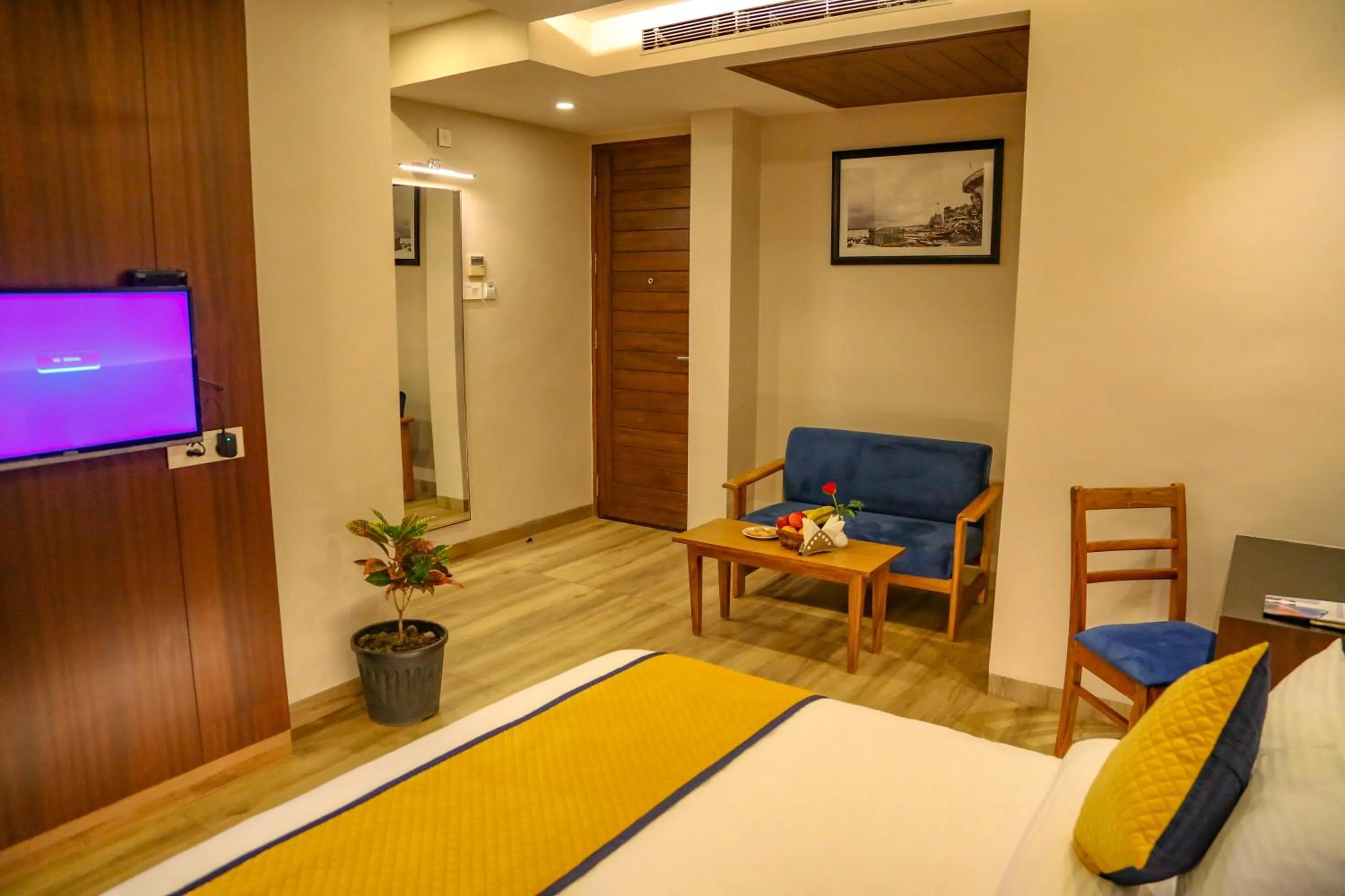 Bed in Four Leaf Hotel - Sapphire Blue, Varanasi
