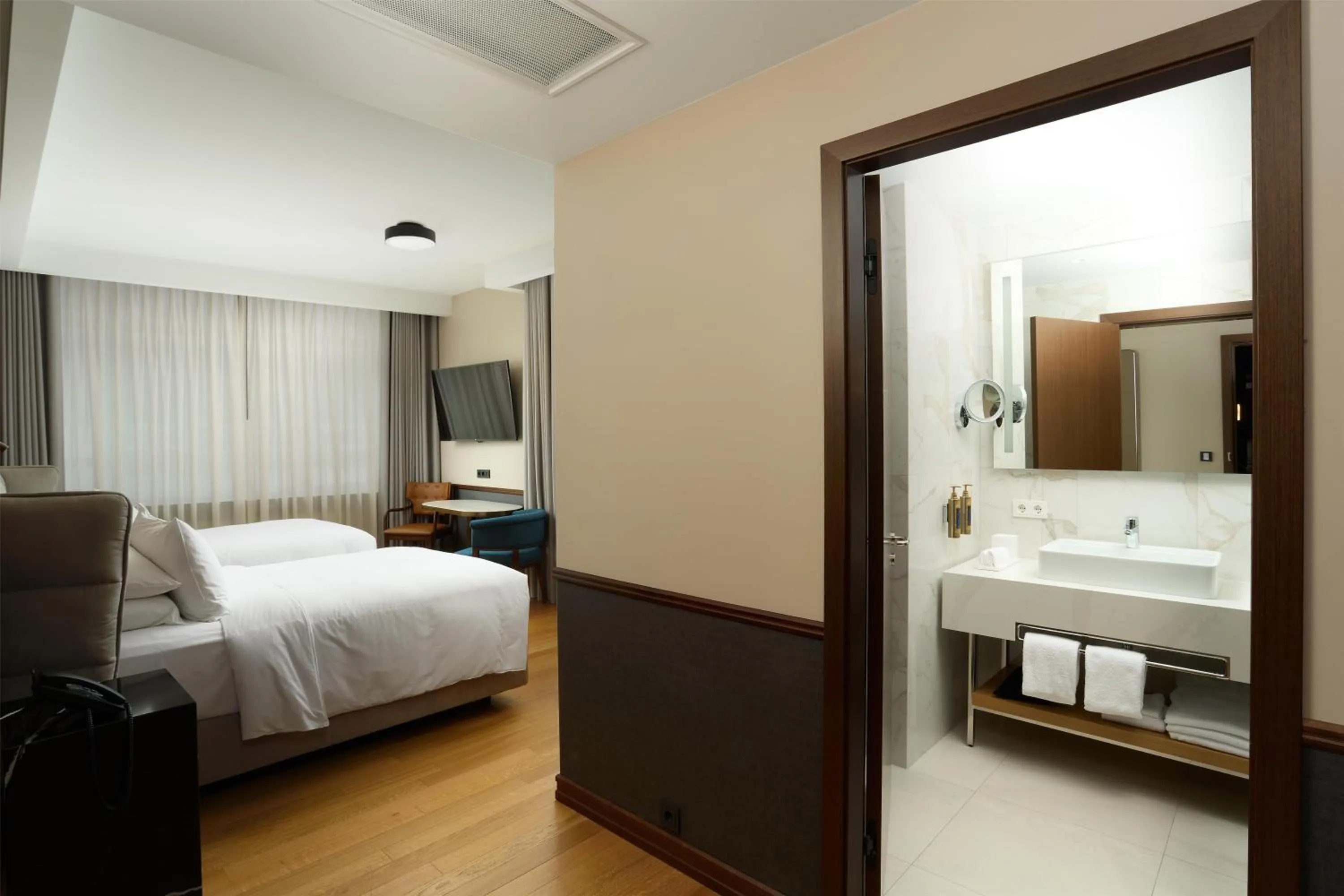 Bed in Iceland Parliament Hotel, Curio Collection By Hilton