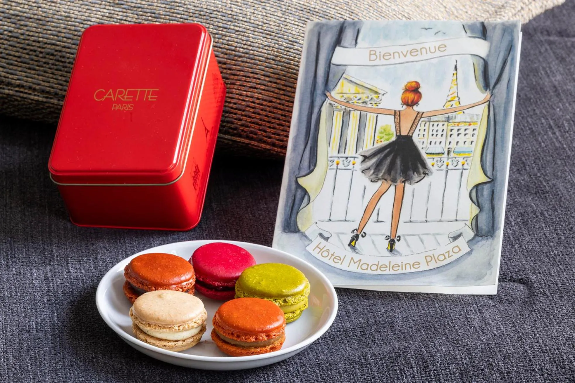 Food and drinks in Hôtel Madeleine Plaza