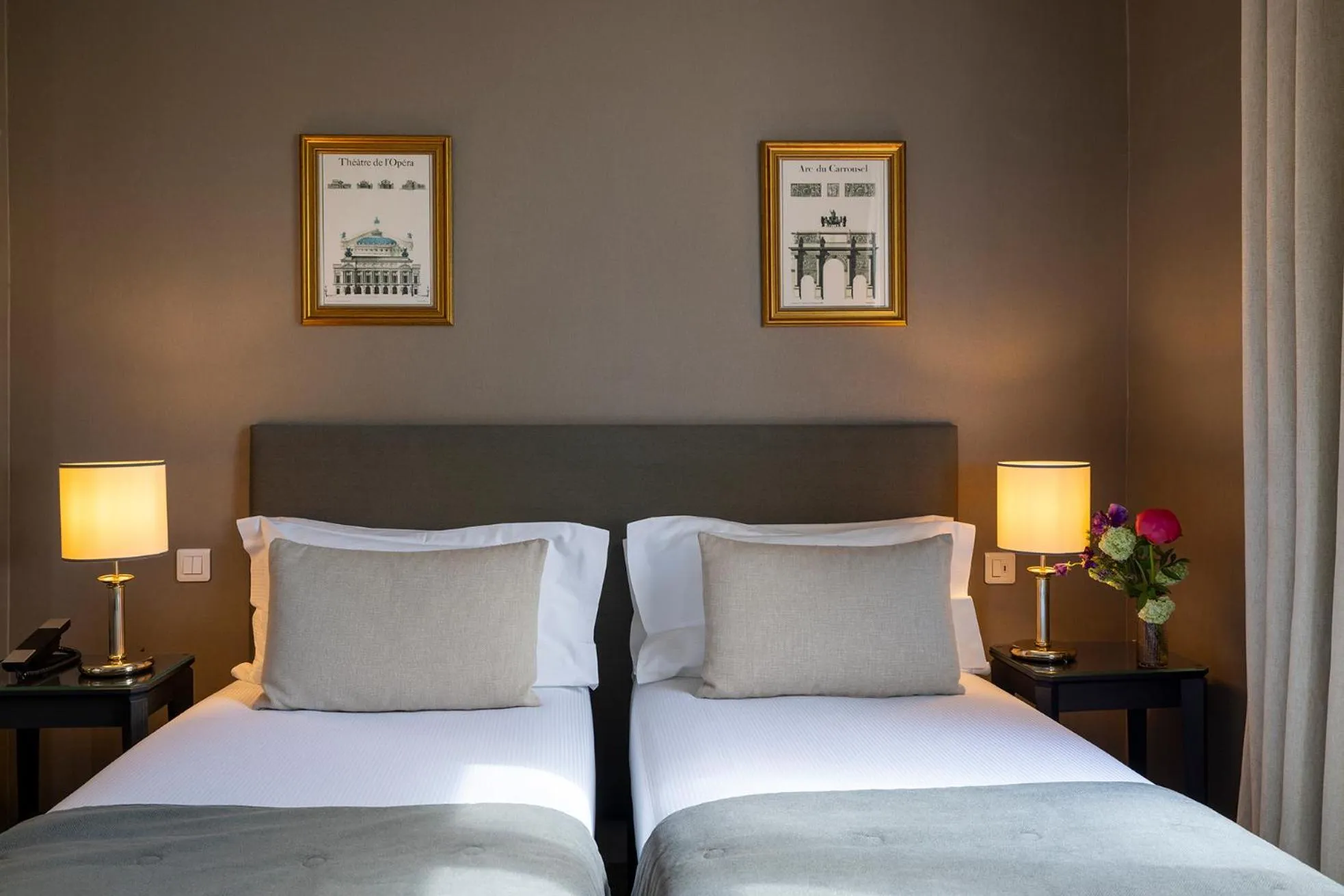 Bed in Hôtel Madeleine Plaza