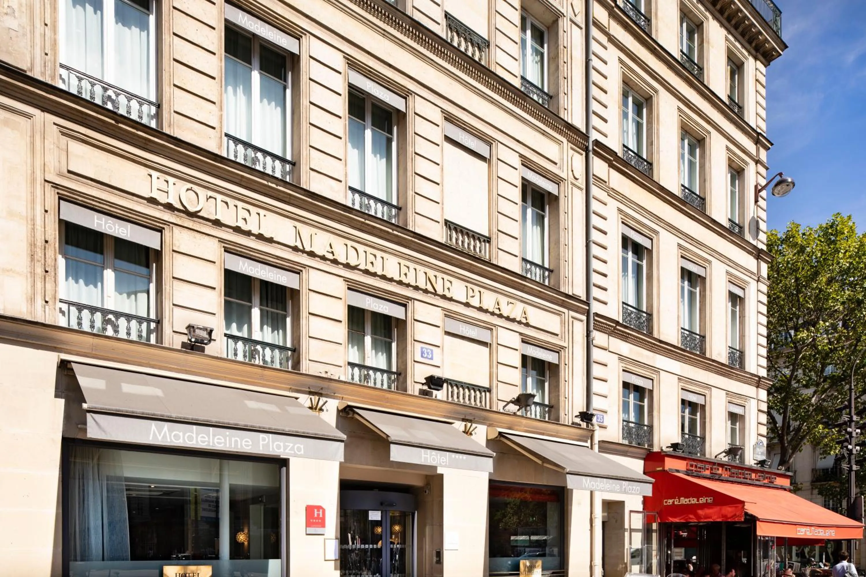Property building in Hôtel Madeleine Plaza