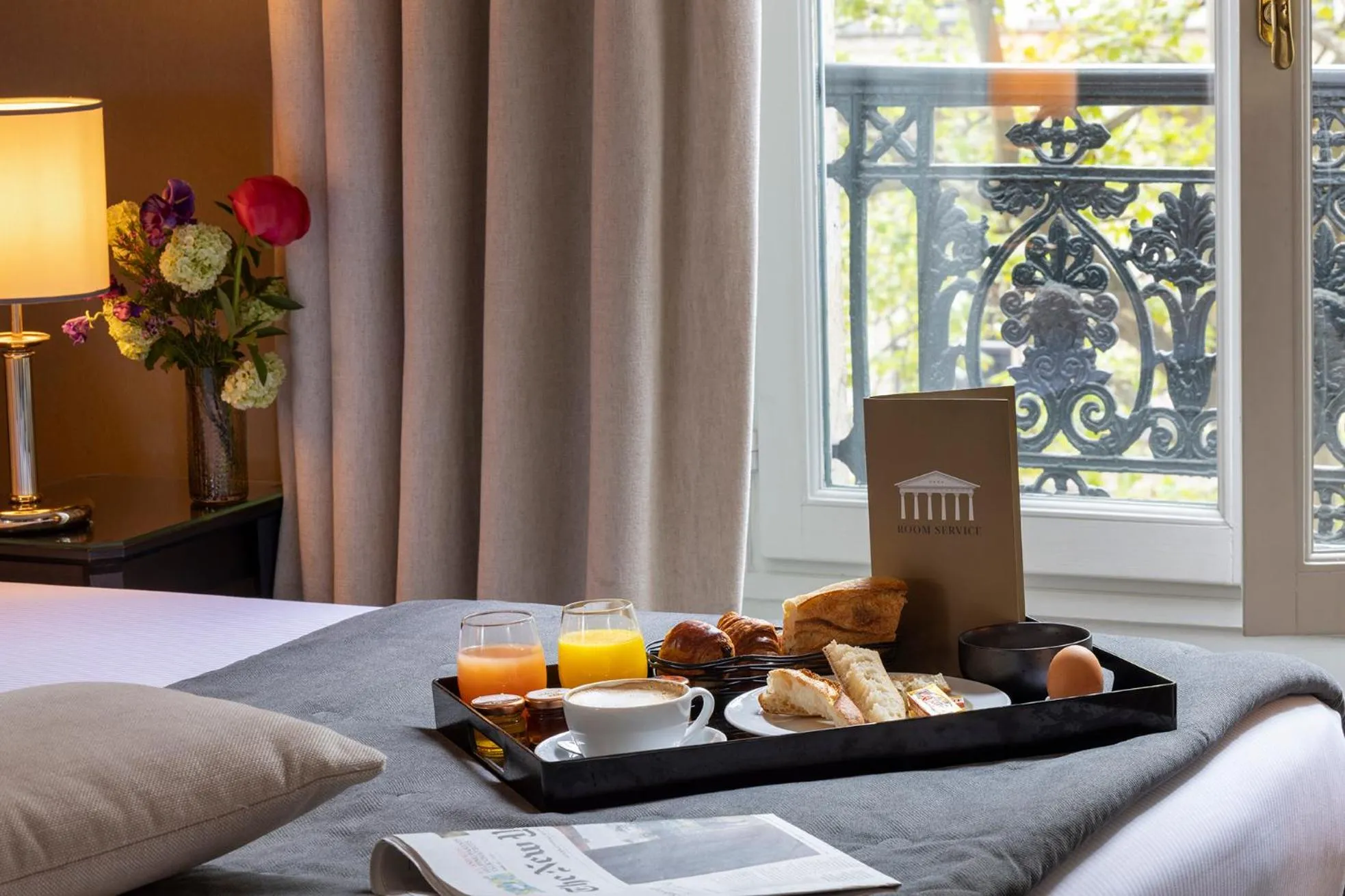 Food and drinks, Bed in Hôtel Madeleine Plaza