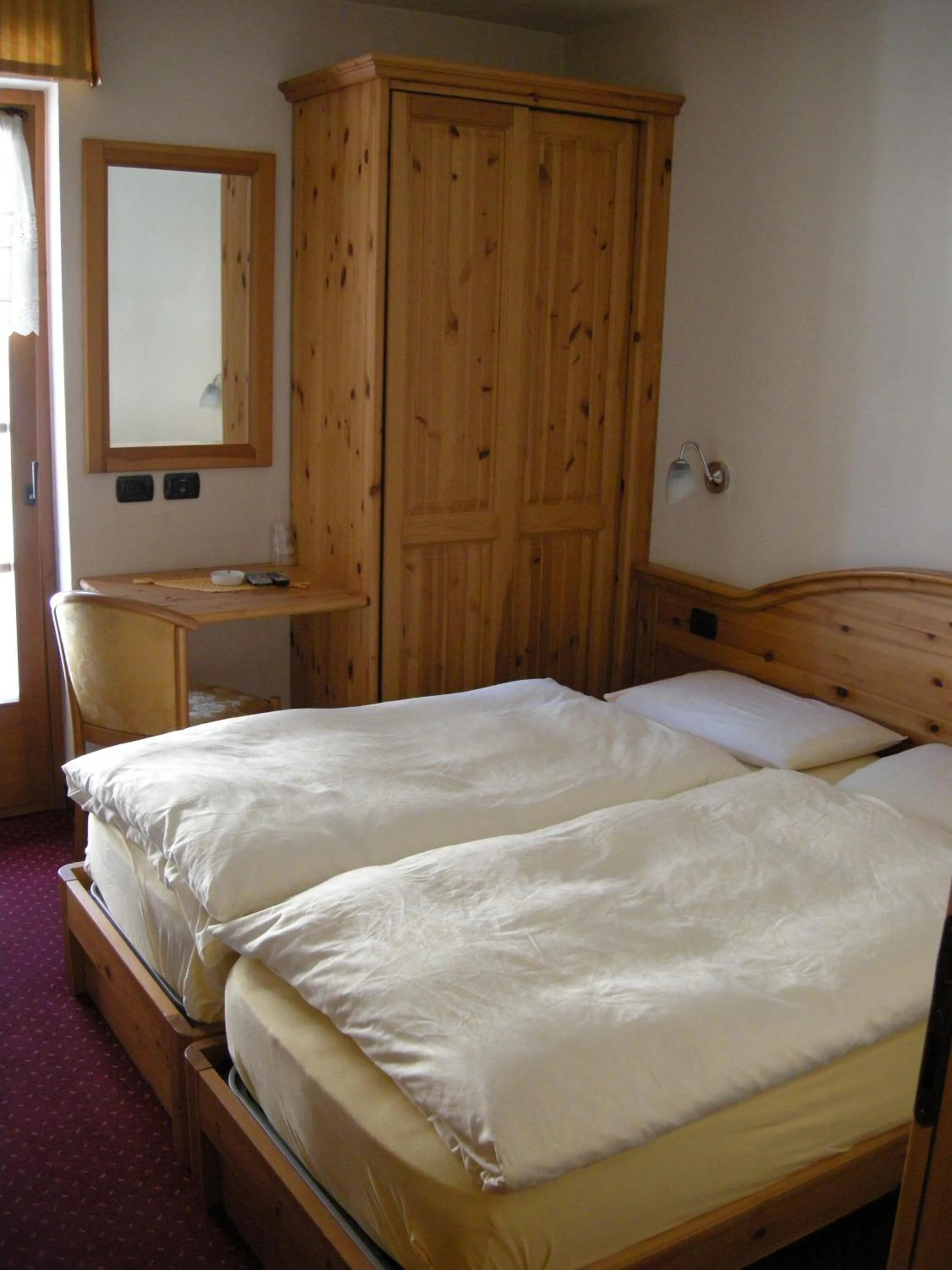 Photo of the whole room, Bed in Garni Baita Cecilia