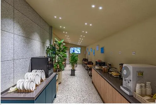 Restaurant/places to eat in Hotel SUMMIT