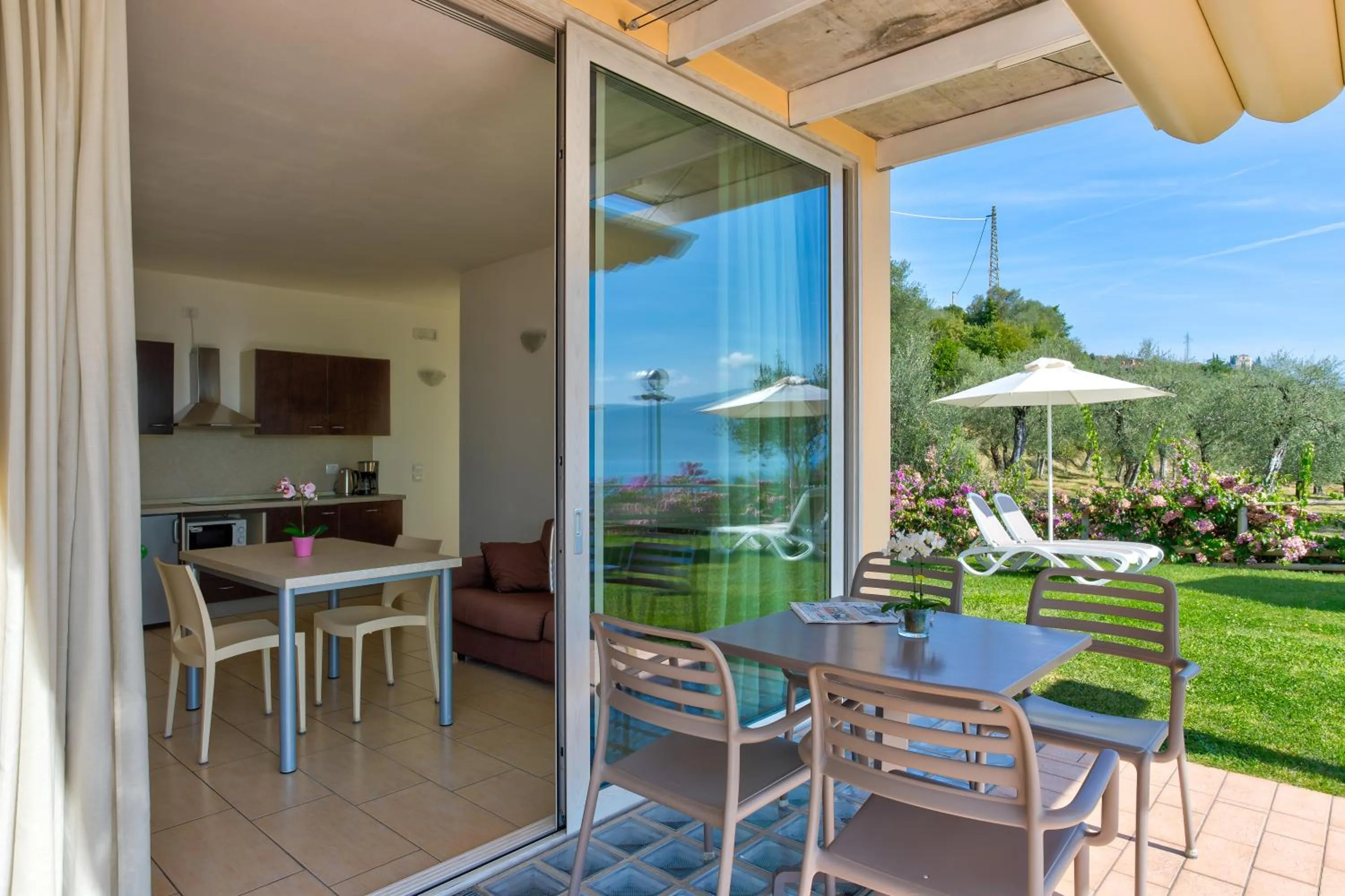 Patio in La Chioma di Berenice Garda Residence