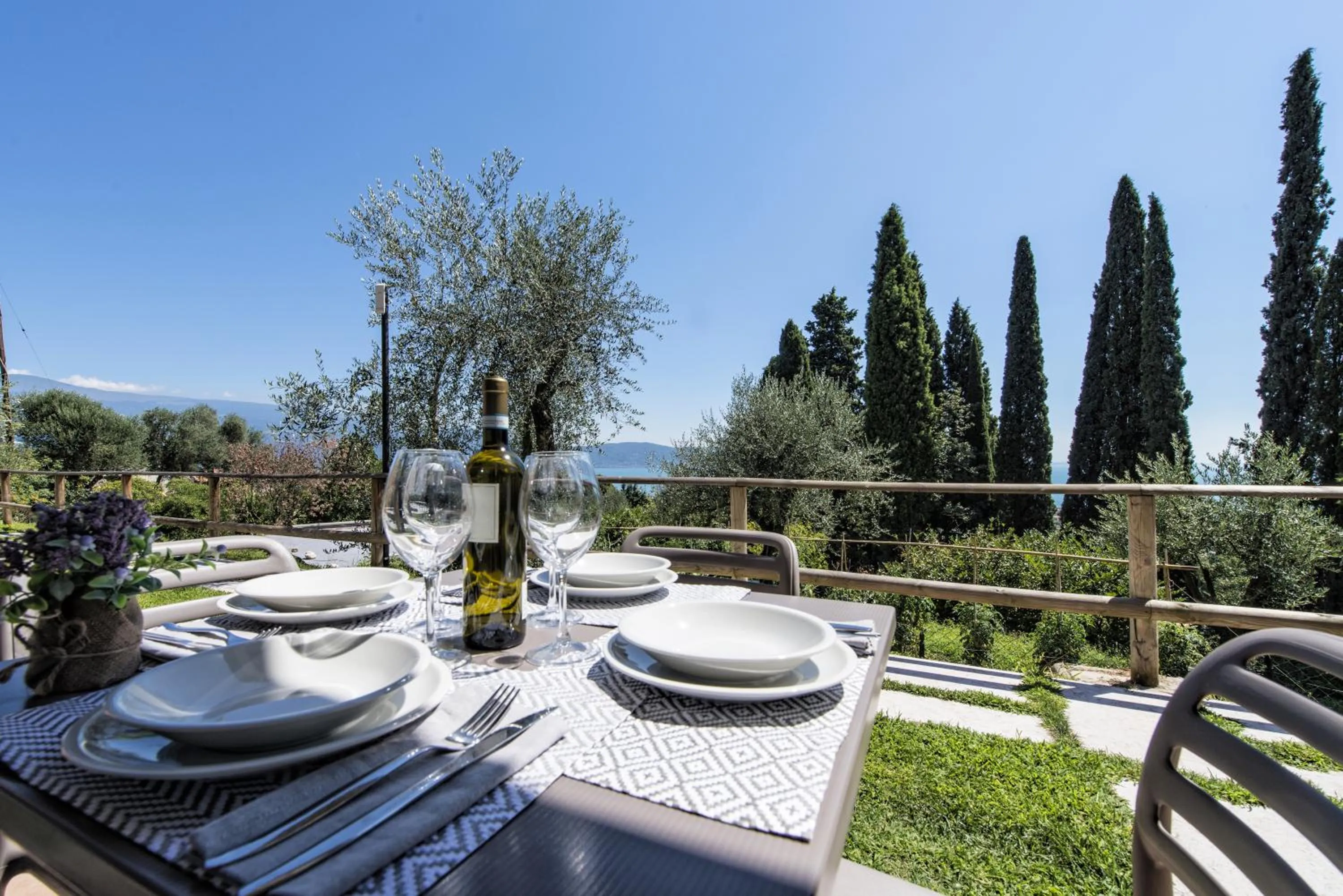Patio in La Chioma di Berenice Garda Residence