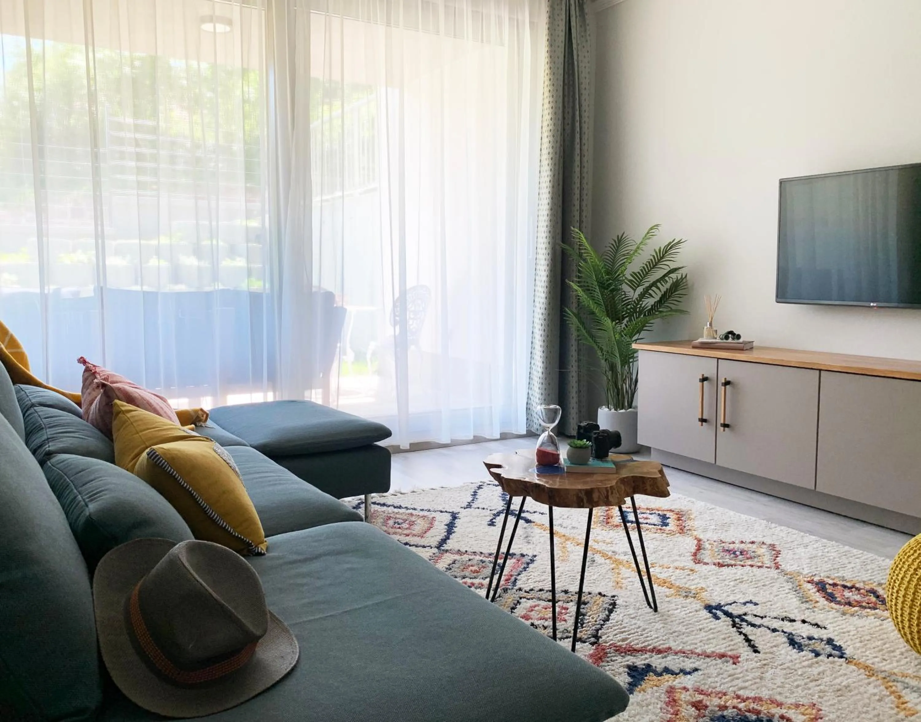 A chic lakeside dig - Alexandra Apartment Fonyod