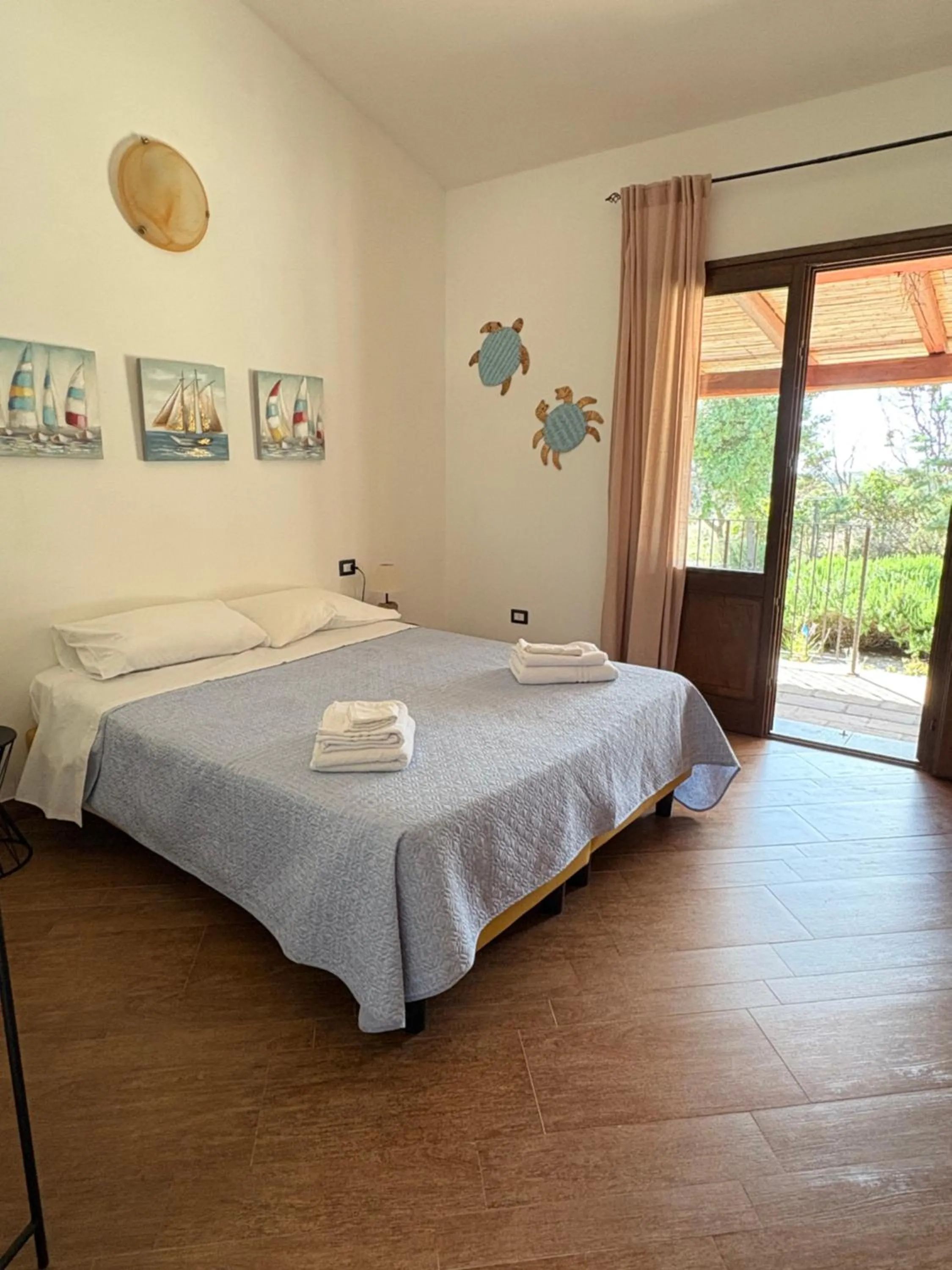 Bedroom, Bed in Lugh'e Luna Village