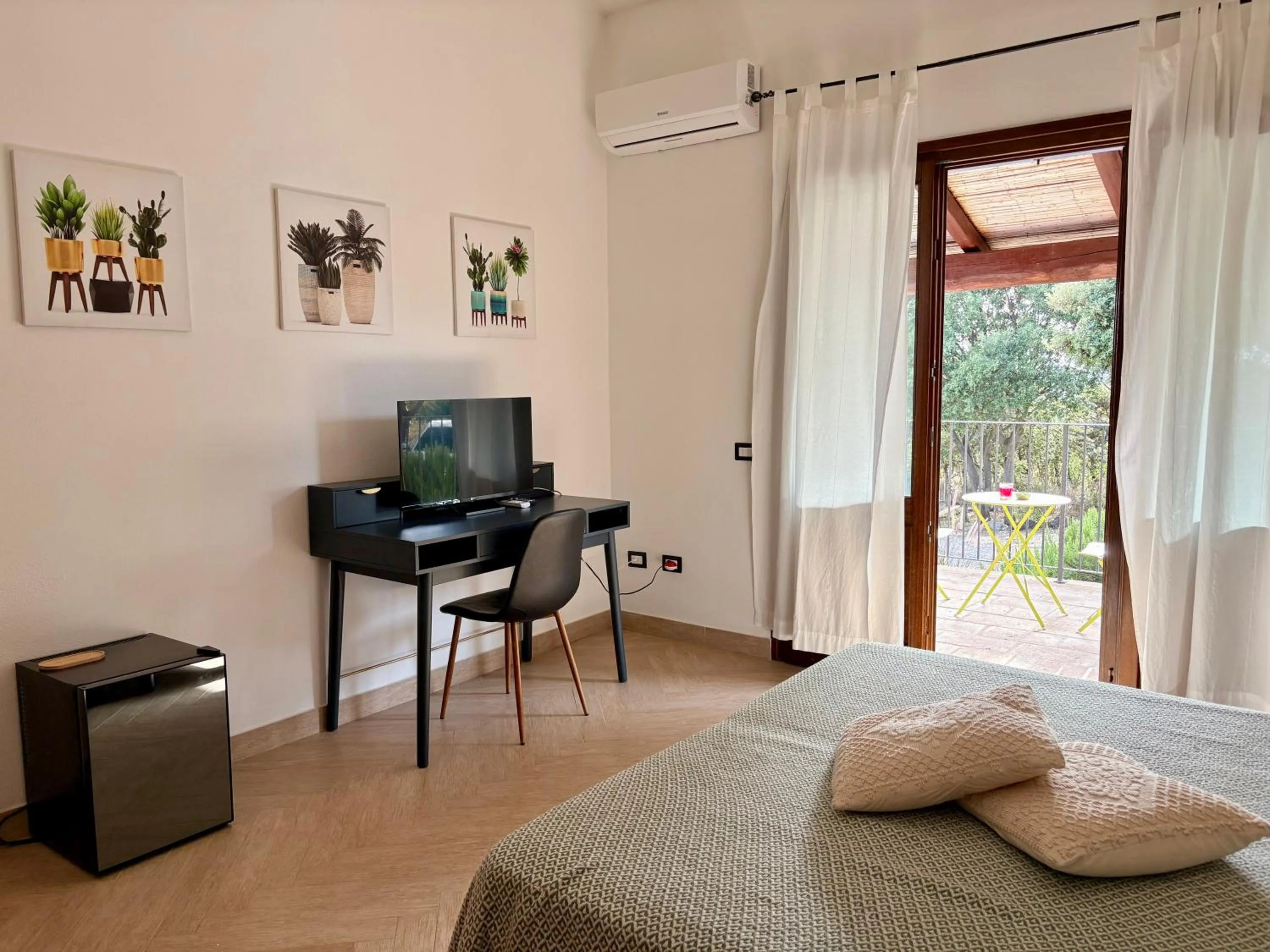 Photo of the whole room, Bed in Lugh'e Luna Village