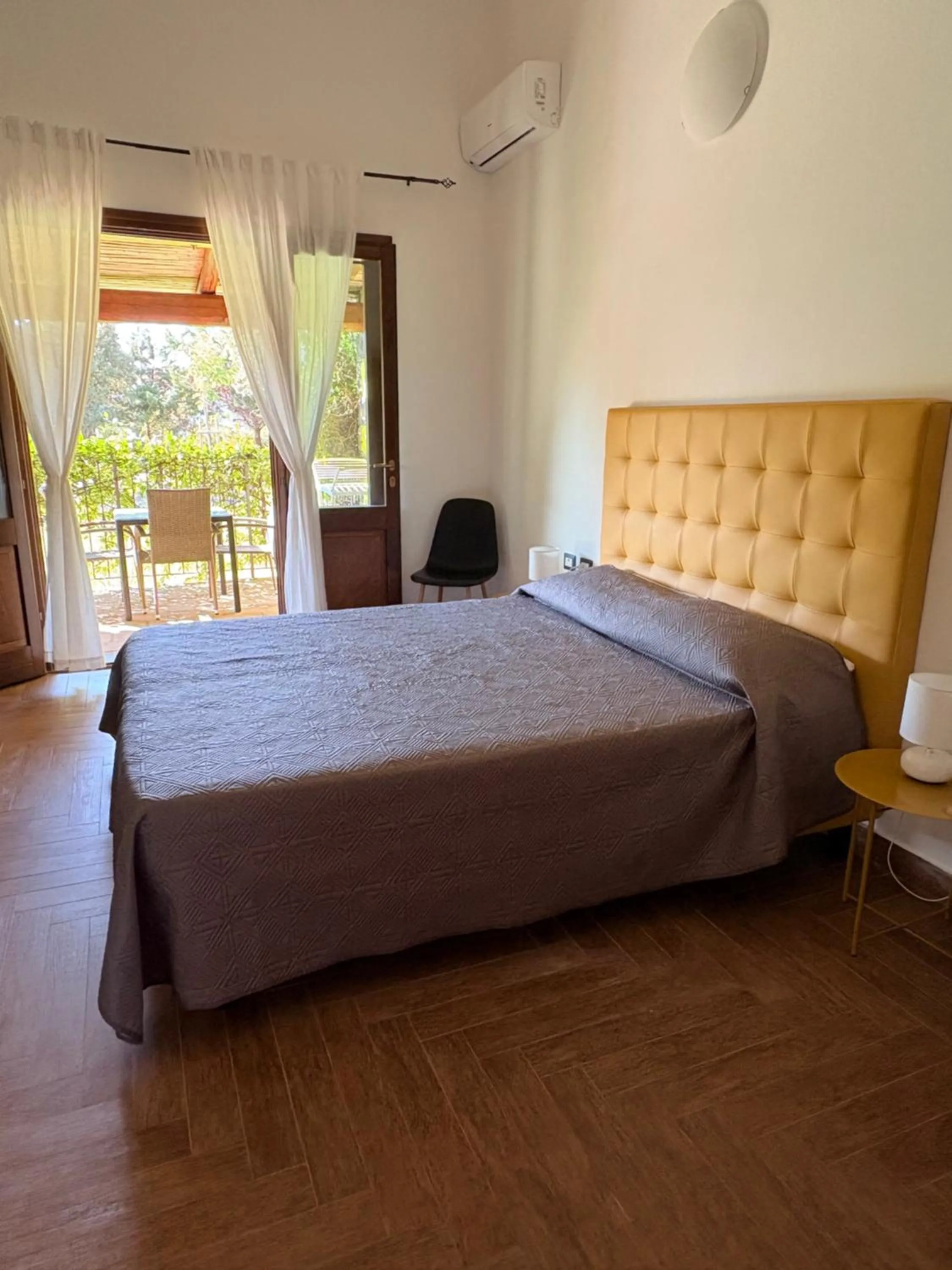 Bedroom, Bed in Lugh'e Luna Village