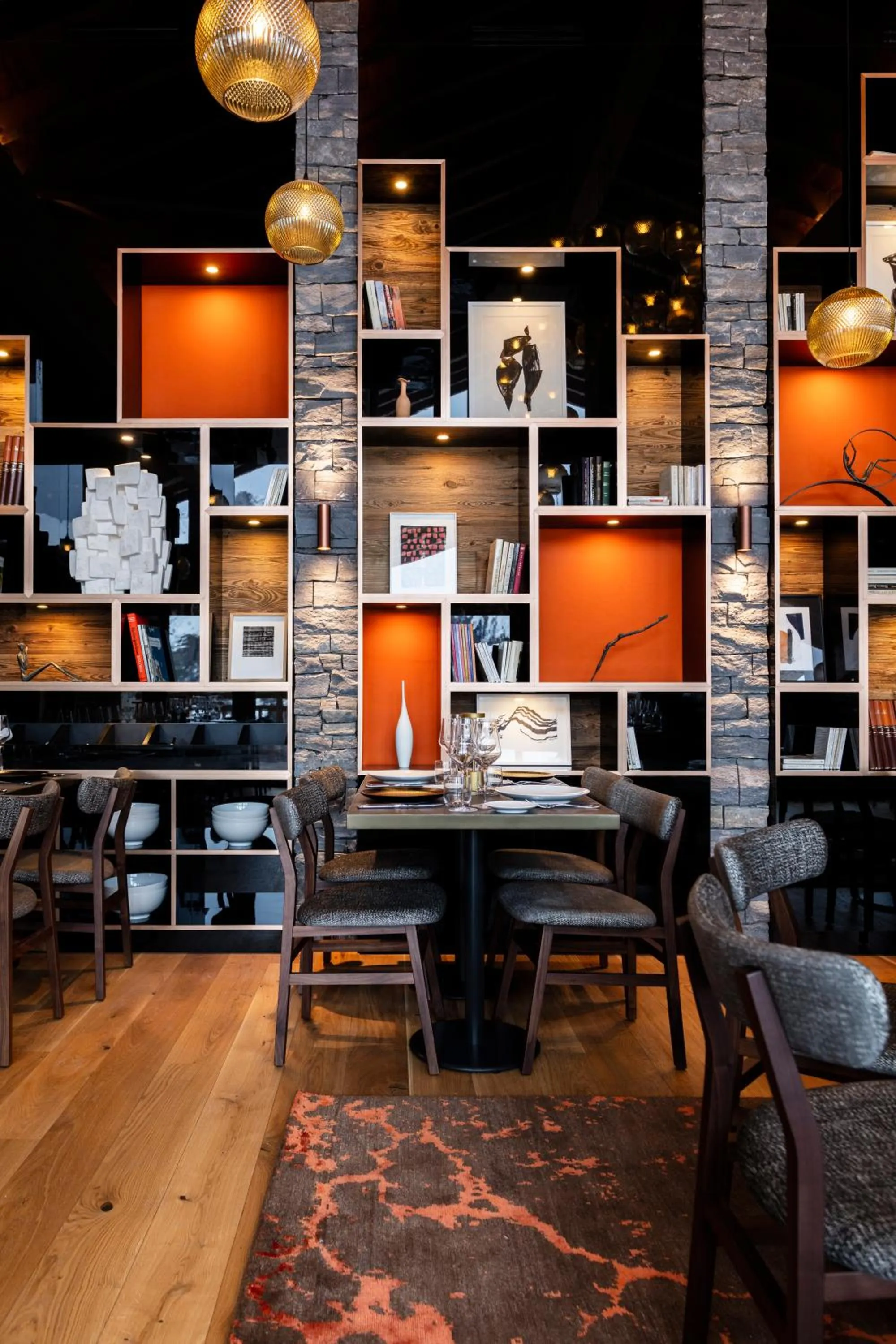 Restaurant/places to eat in M Lodge & Spa