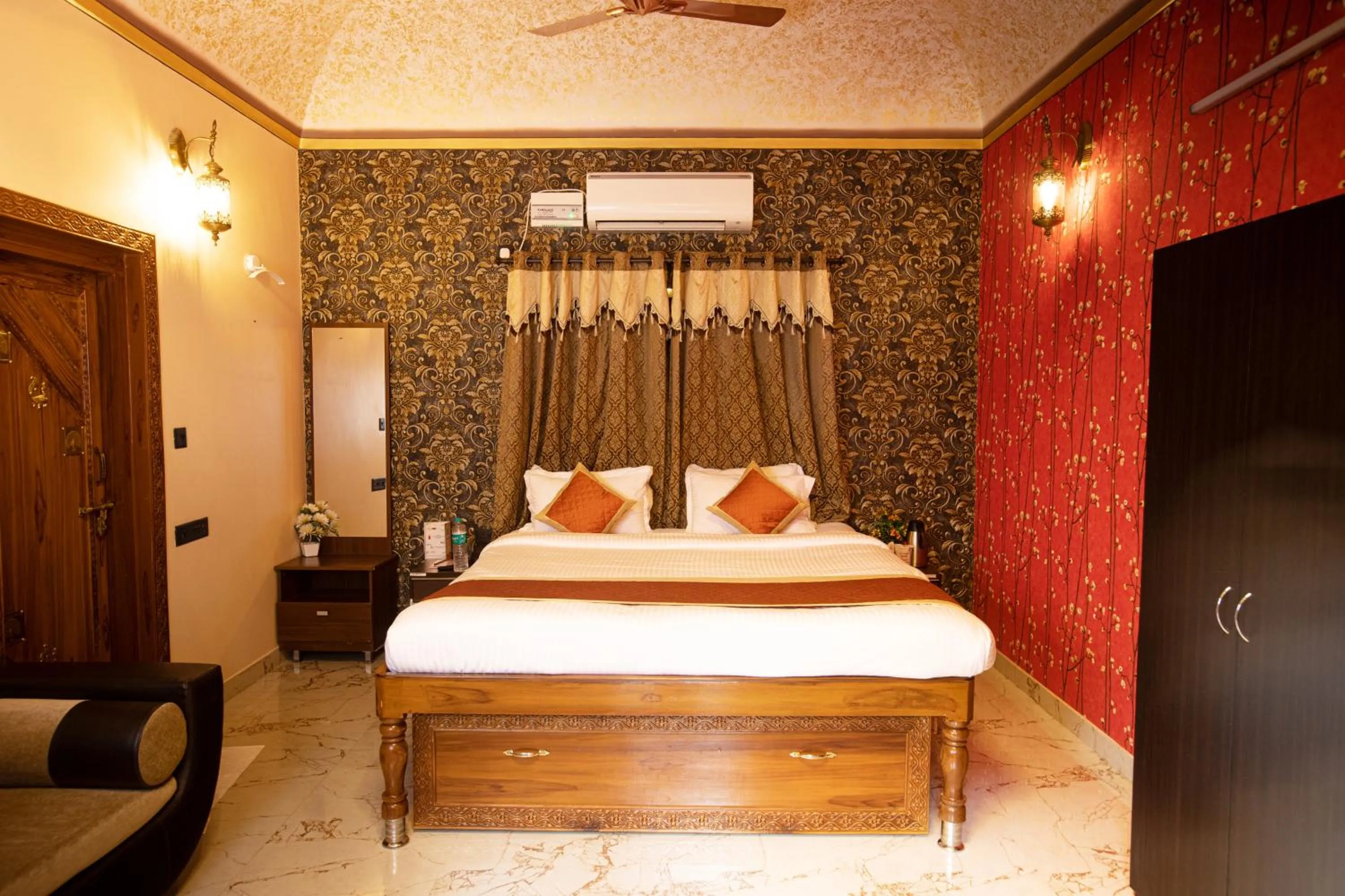Bed in Kavassu Heritage Haveli