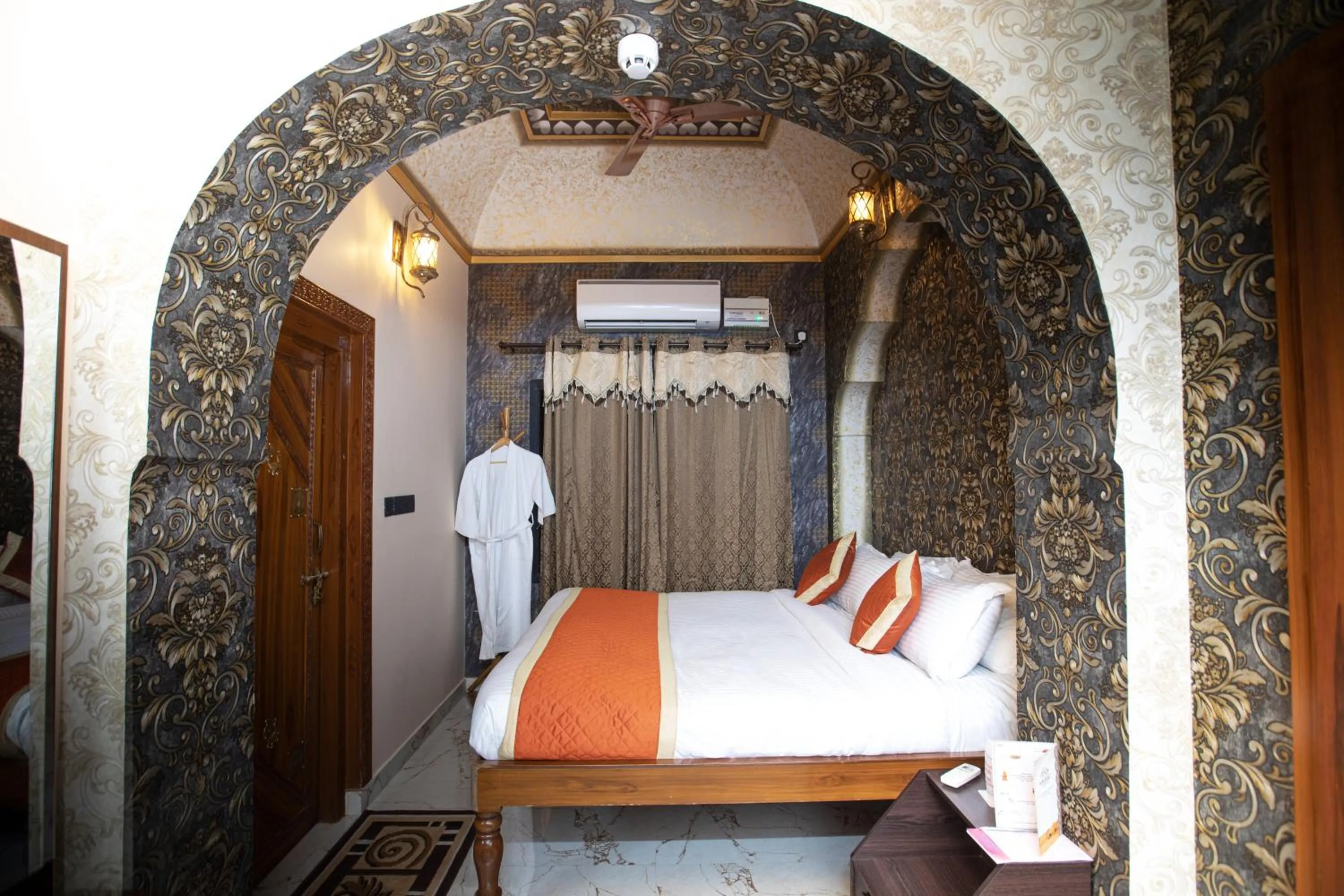 Bed in Kavassu Heritage Haveli