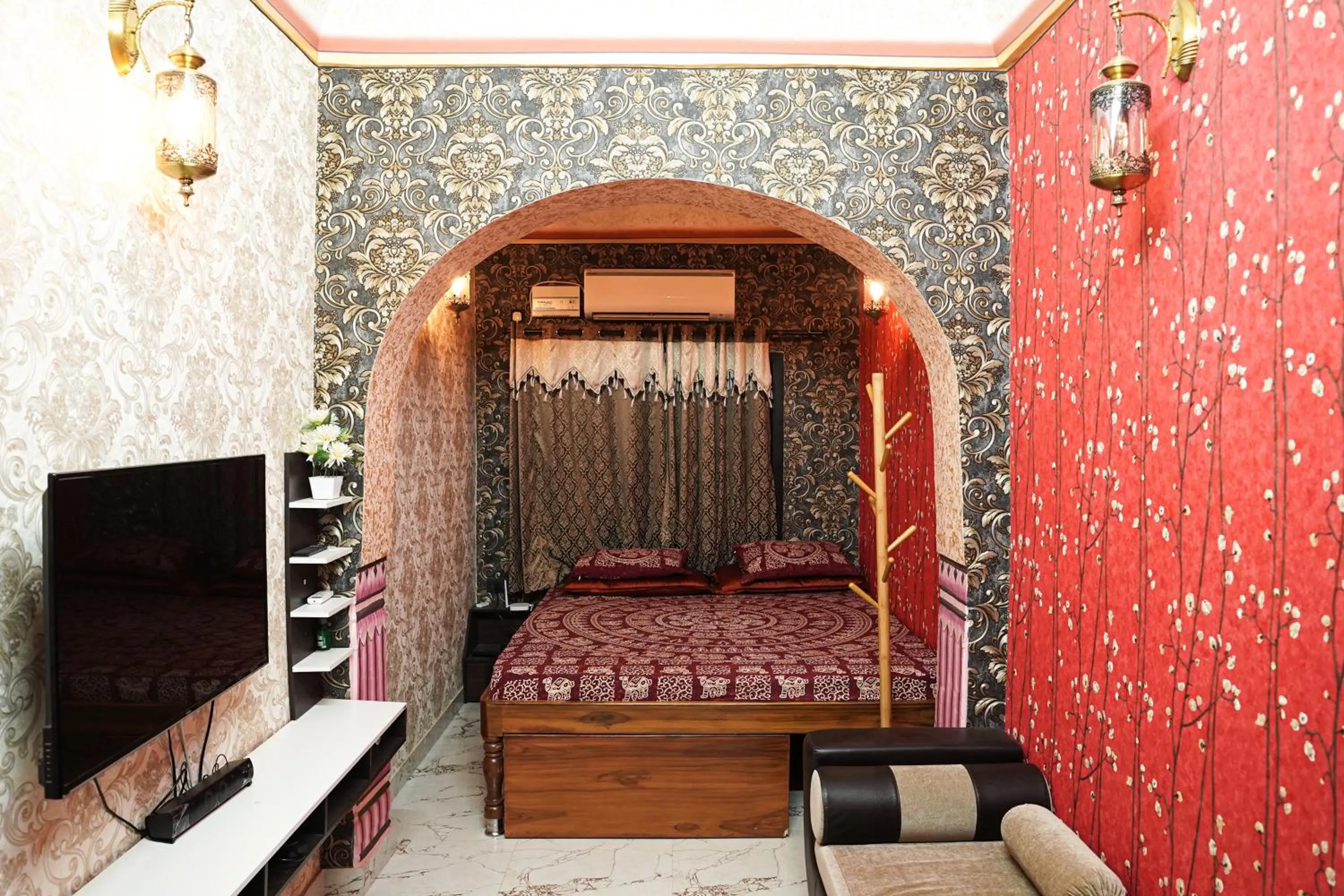 Bed in Kavassu Heritage Haveli