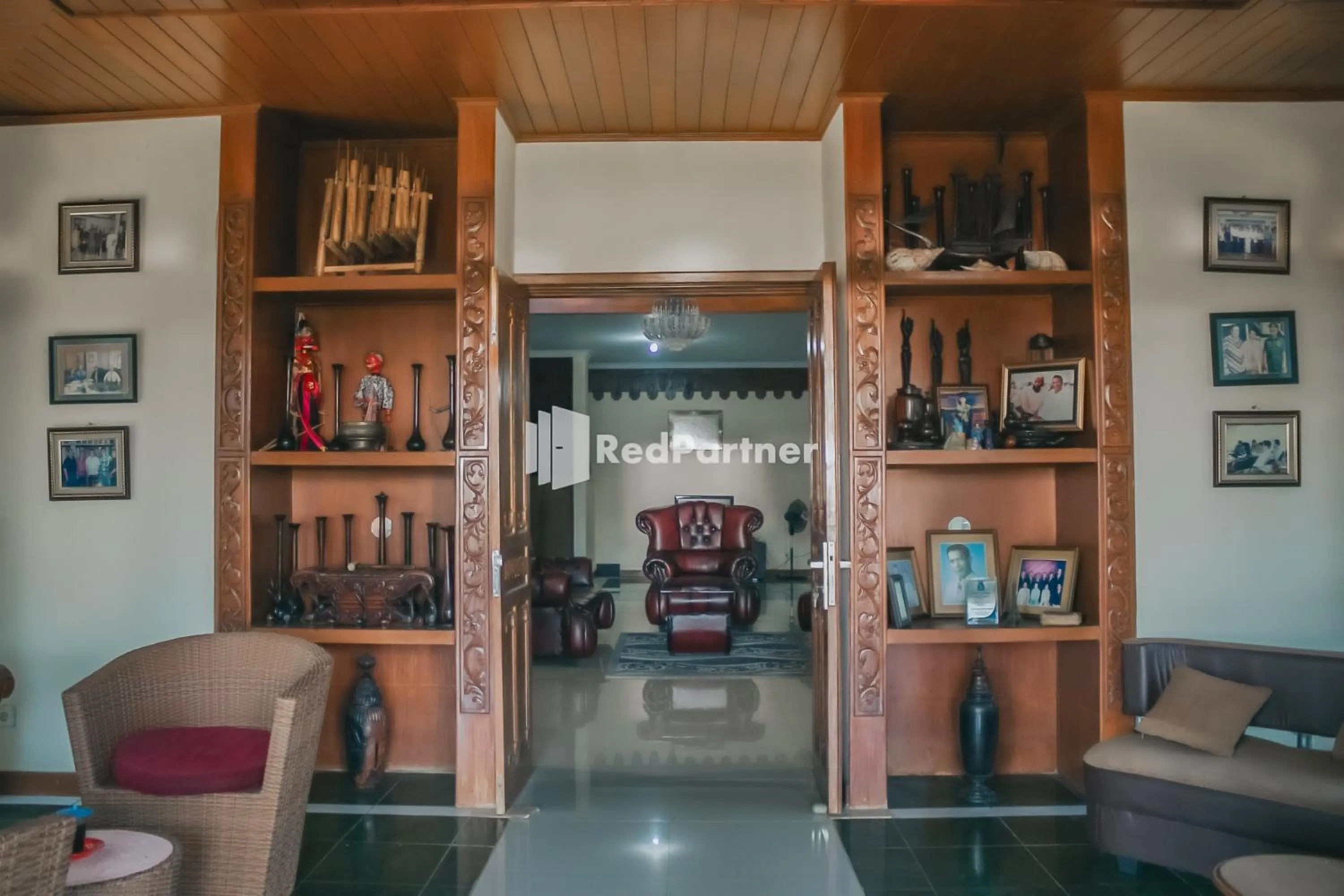 Lounge or bar in Villa Mawar Adinda Kuningan Syariah RedPartner