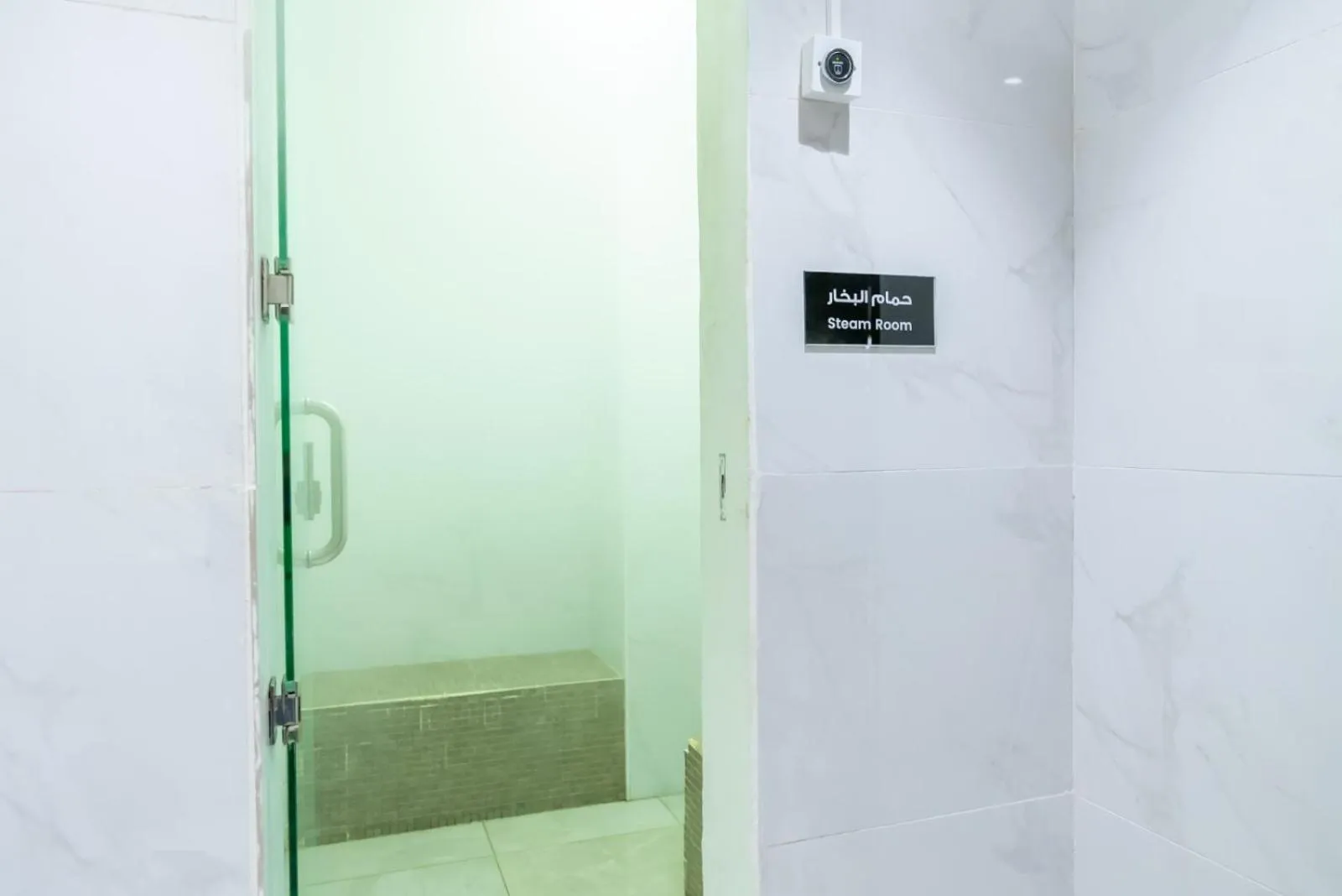 Shower in Marlo Hotel - فندق مارلو