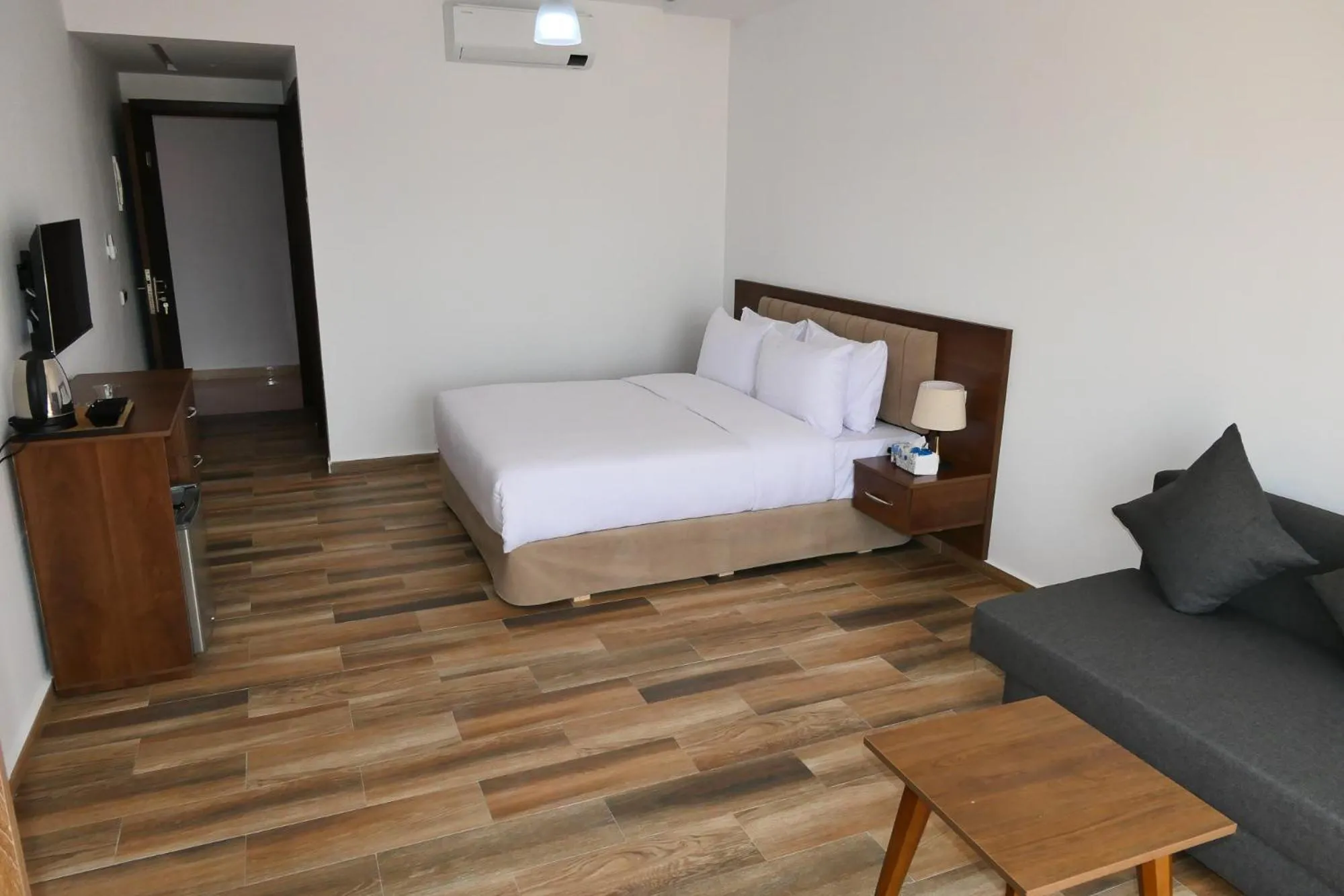 Photo of the whole room, Bed in Hôtel Corail de Cabo