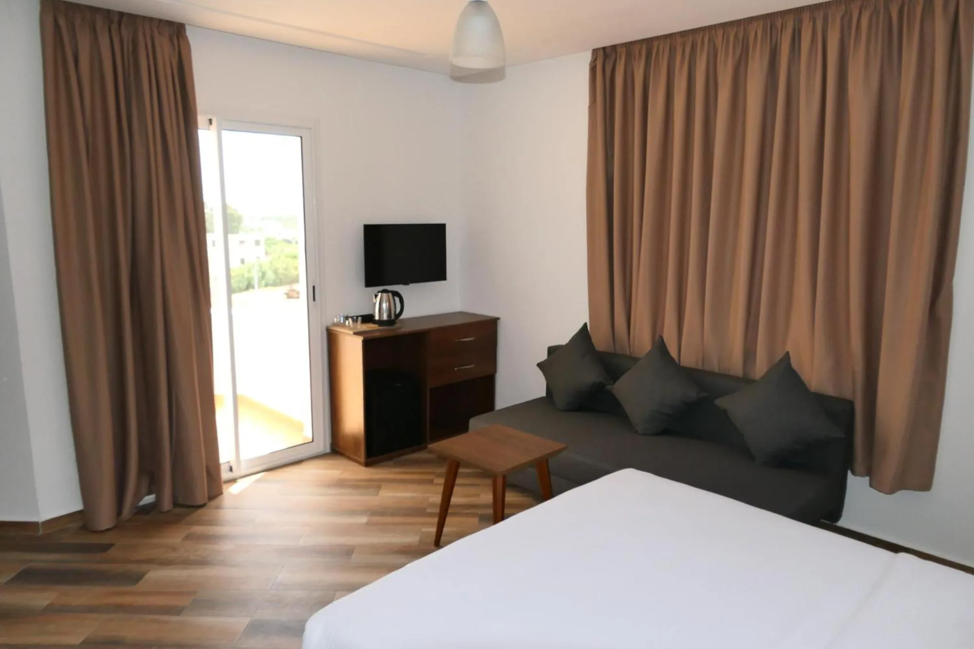 Photo of the whole room, Bed in Hôtel Corail de Cabo