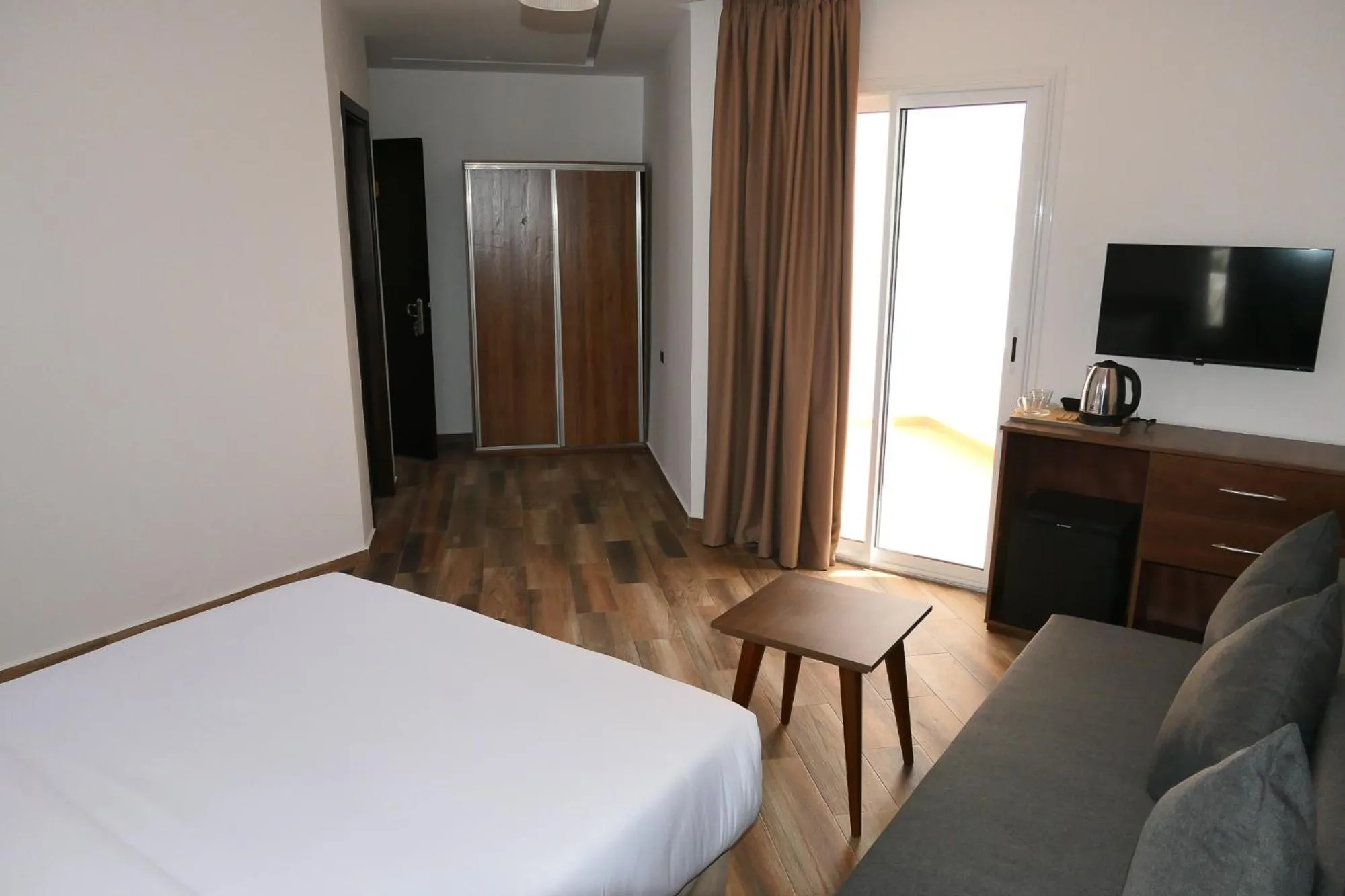 Photo of the whole room, Bed in Hôtel Corail de Cabo