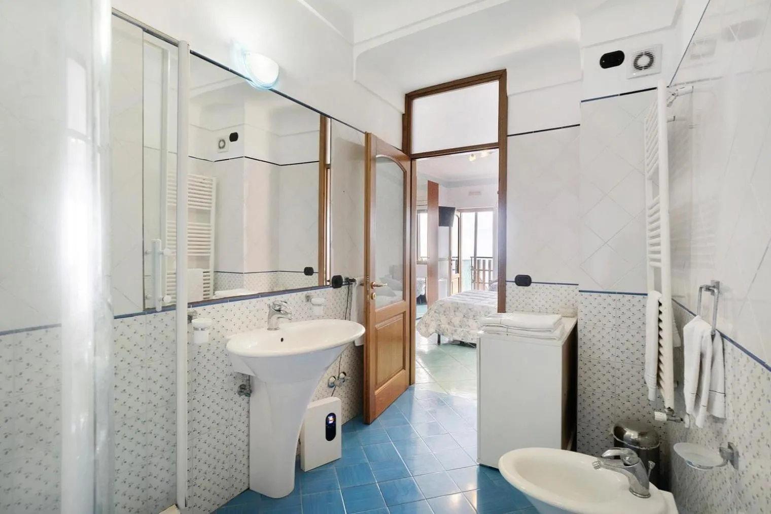 Shower in Da Clotilde