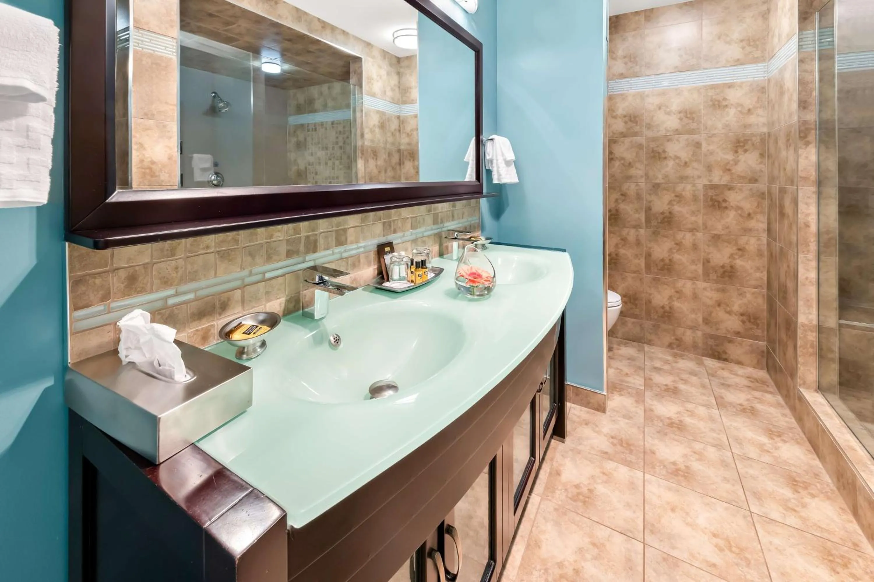 Bathroom in Best Western Plus NorWester Hotel & Conference Centre