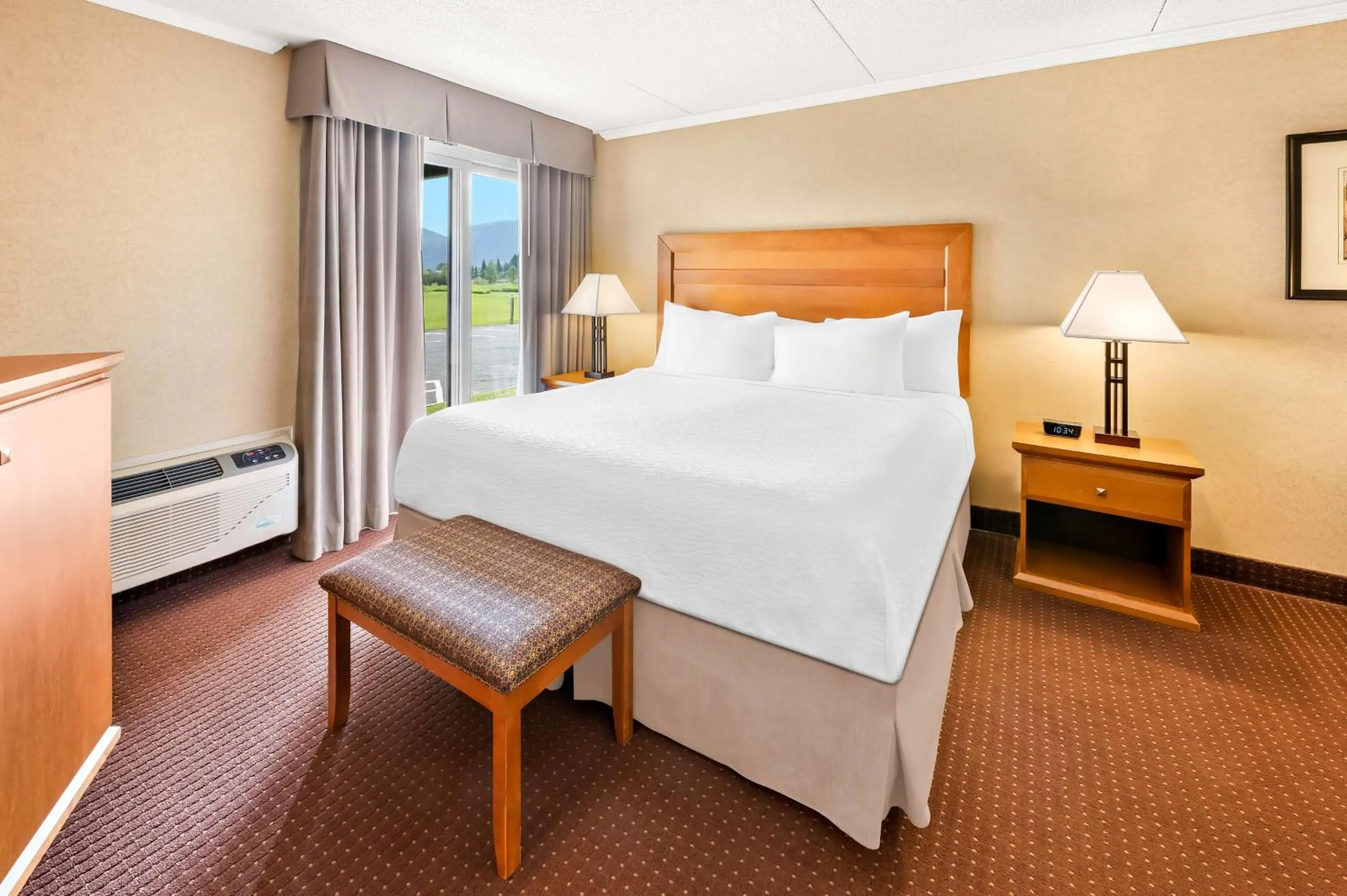 Photo of the whole room, Bed in Best Western Plus NorWester Hotel & Conference Centre
