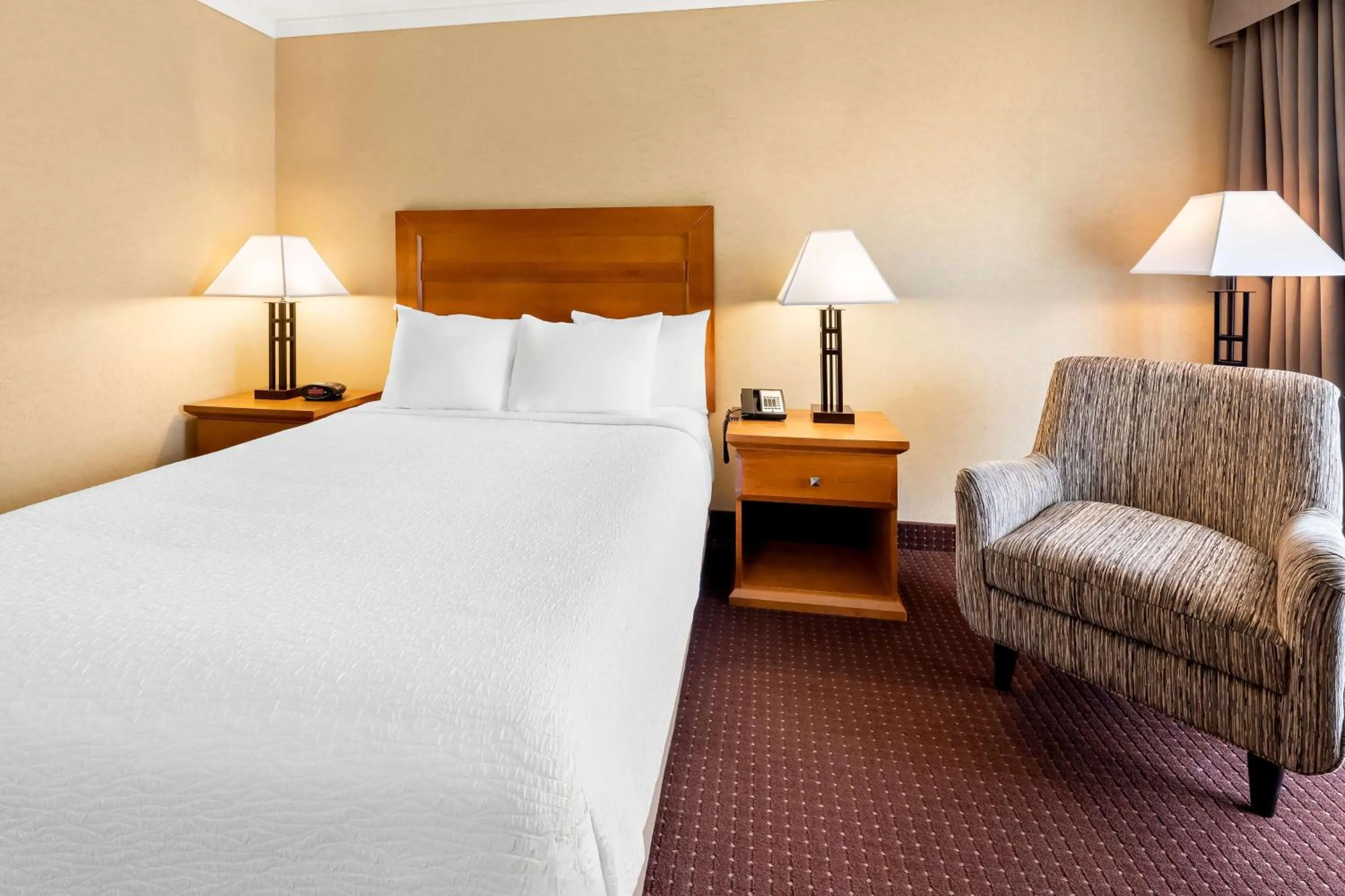 Bedroom, Bed in Best Western Plus NorWester Hotel & Conference Centre