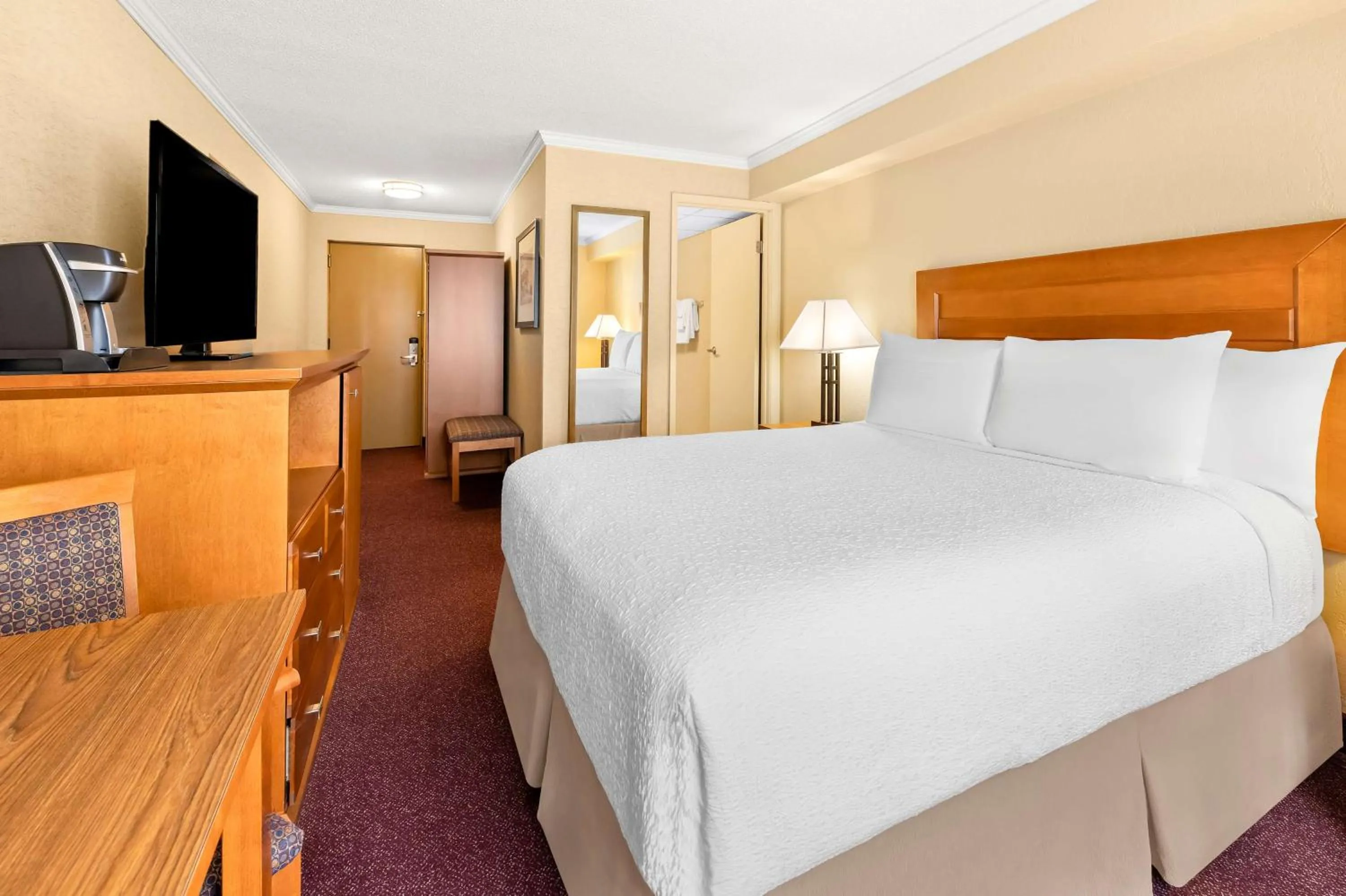 Bedroom, Bed in Best Western Plus NorWester Hotel & Conference Centre