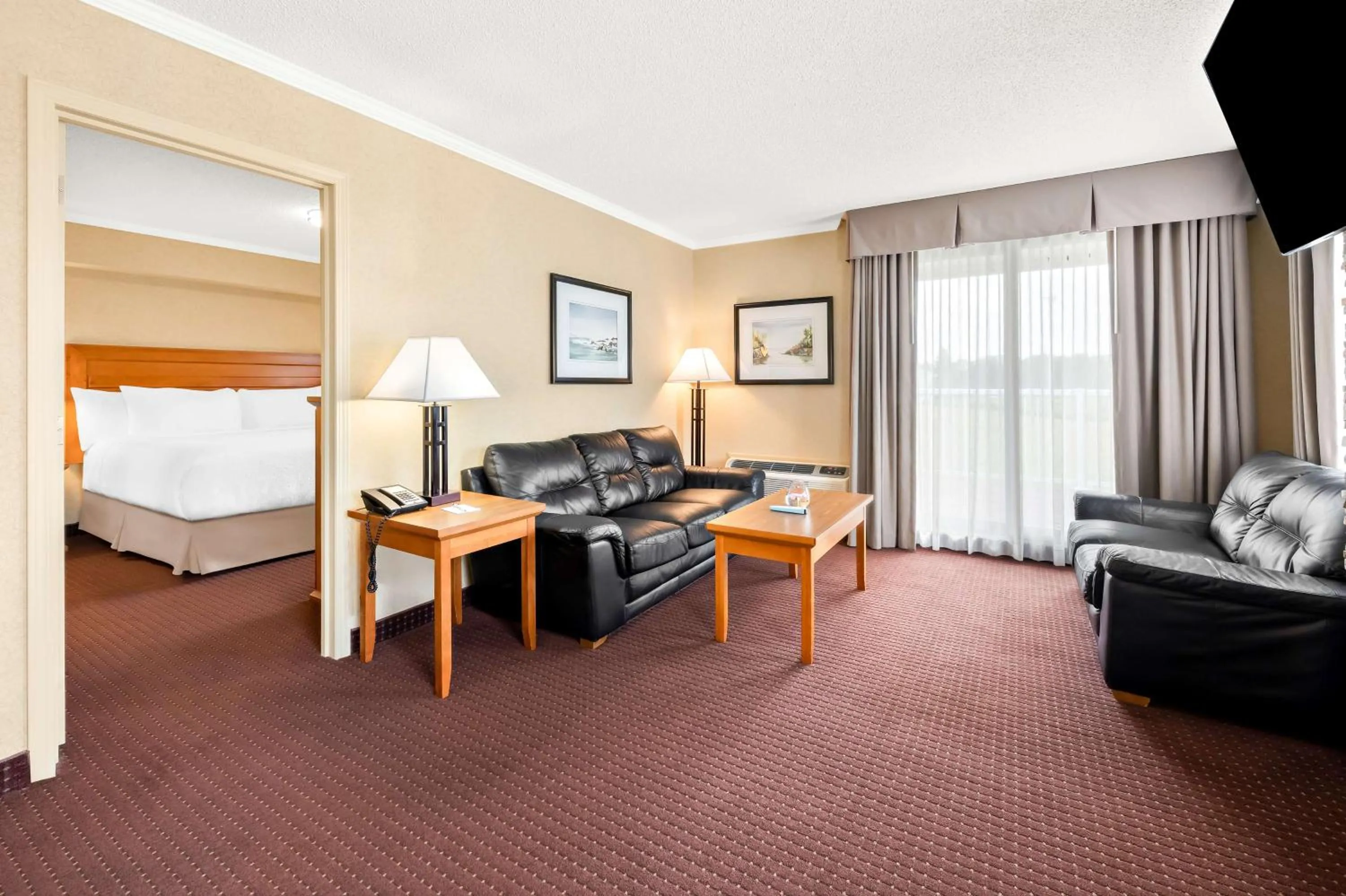 Photo of the whole room, Bed in Best Western Plus NorWester Hotel & Conference Centre