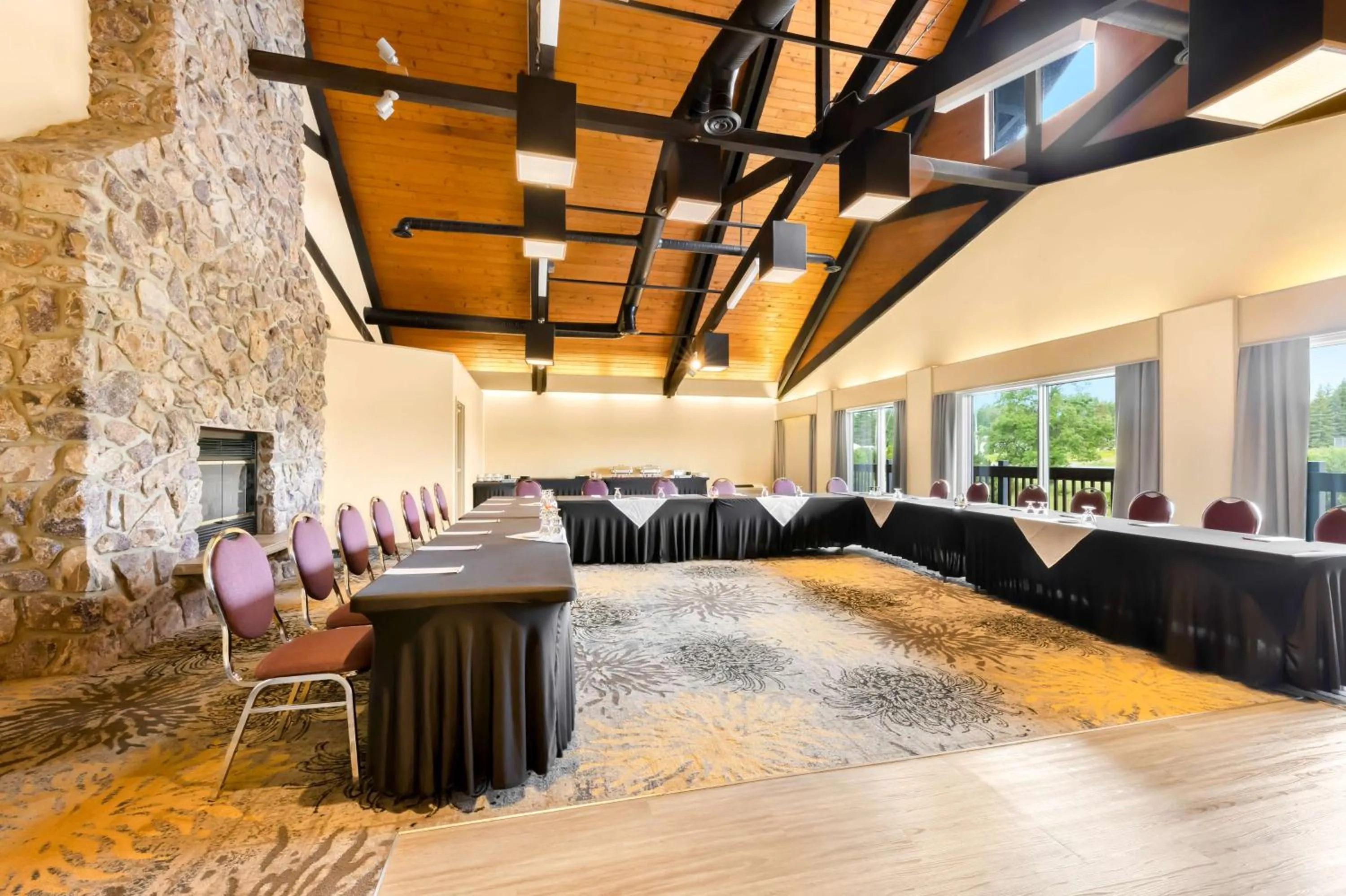 Meeting/conference room in Best Western Plus NorWester Hotel & Conference Centre
