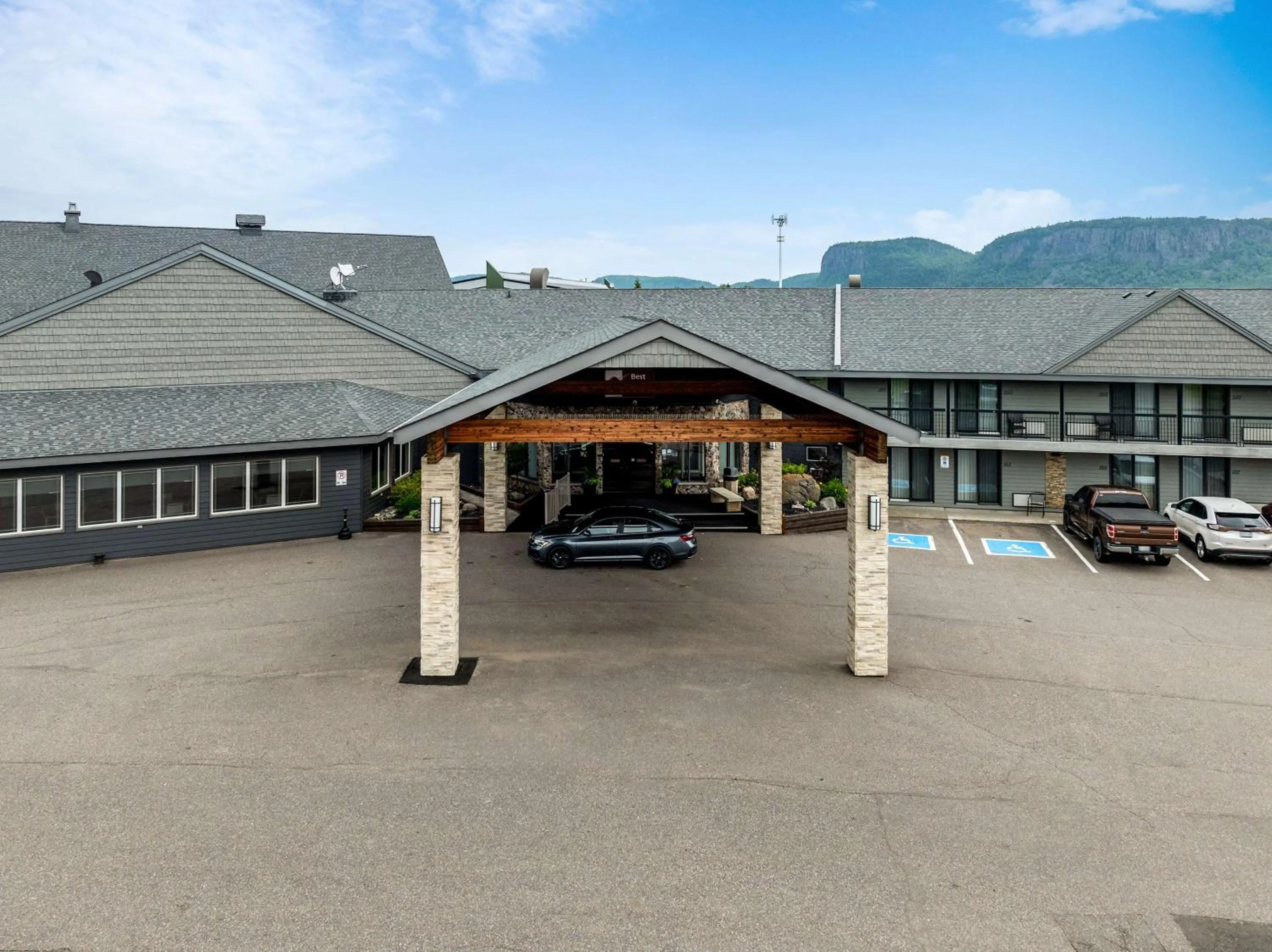 Property building in Best Western Plus NorWester Hotel & Conference Centre