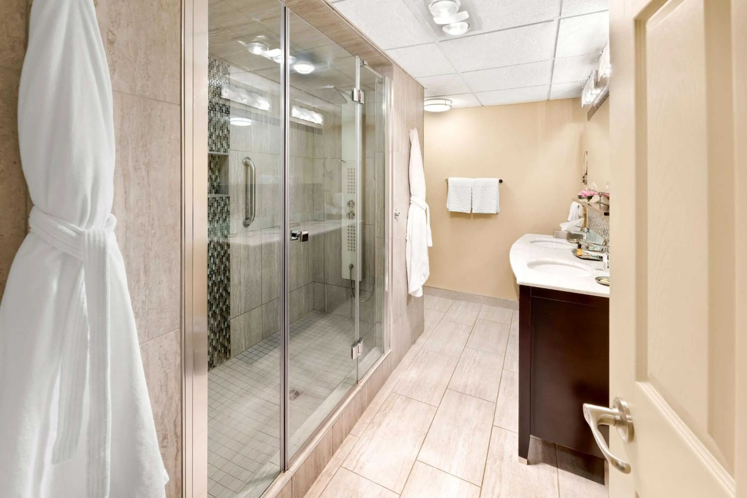 Bathroom in Best Western Plus NorWester Hotel & Conference Centre