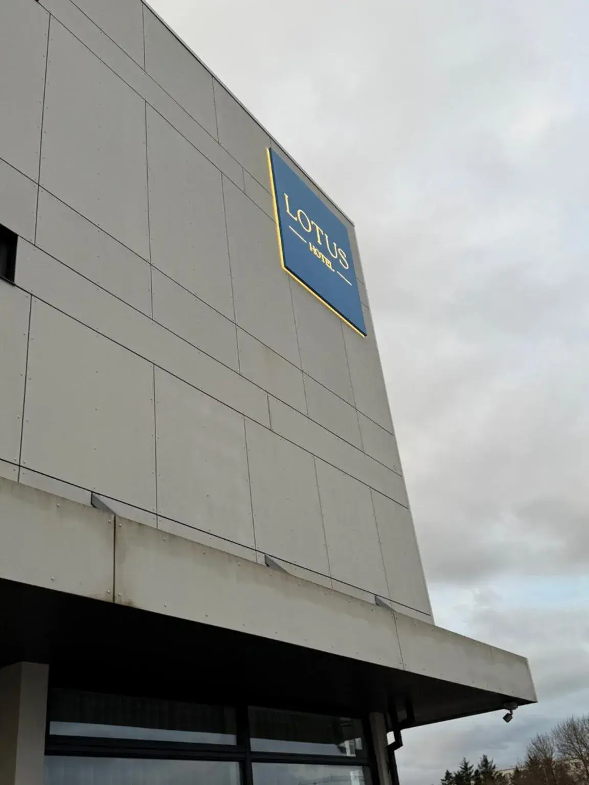 Facade/entrance in Hotel Lotus Facade/entrance in Hotel Lotus