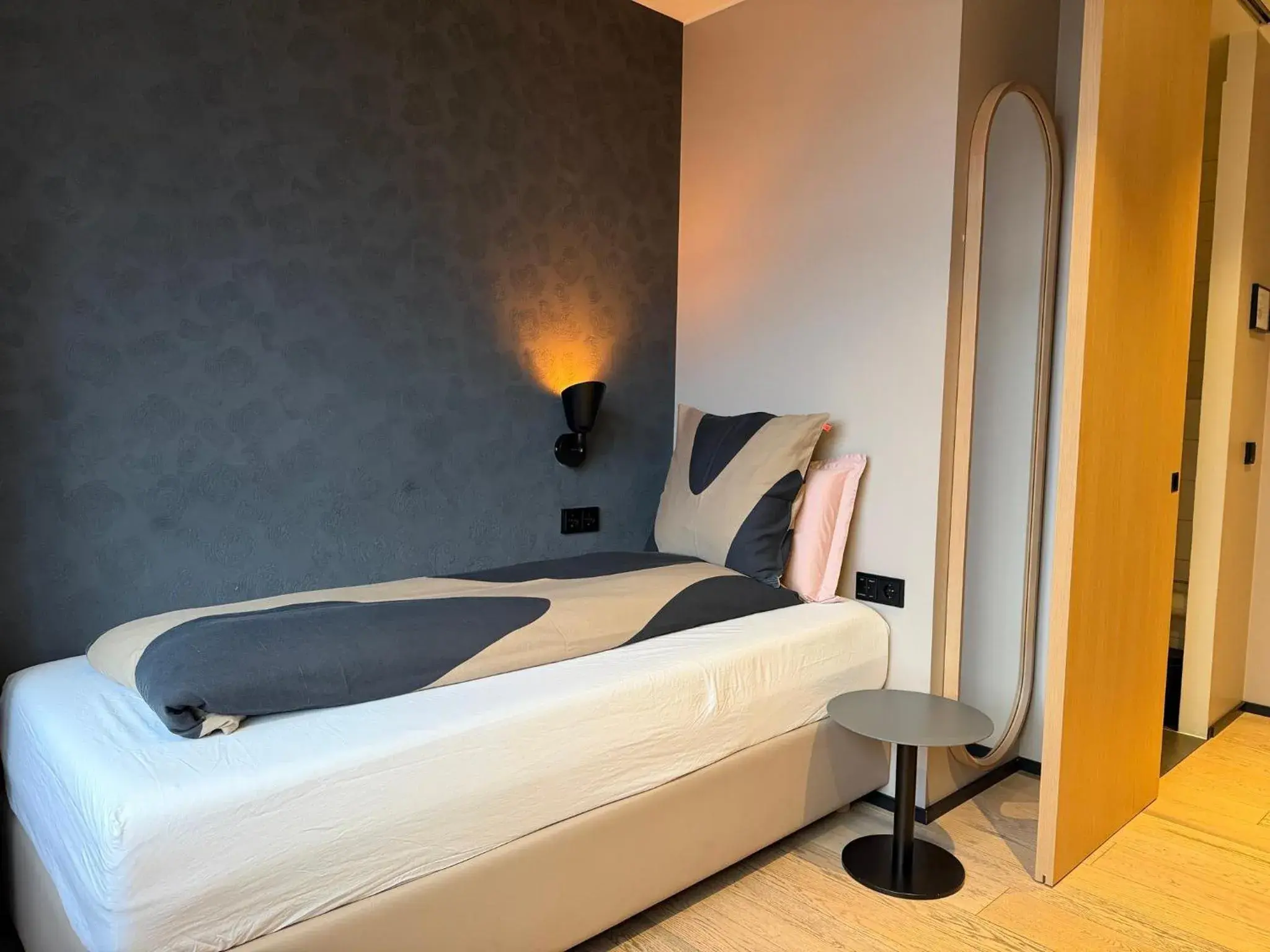 Bedroom, Bed in Hotel Lotus Bedroom, Bed in Hotel Lotus