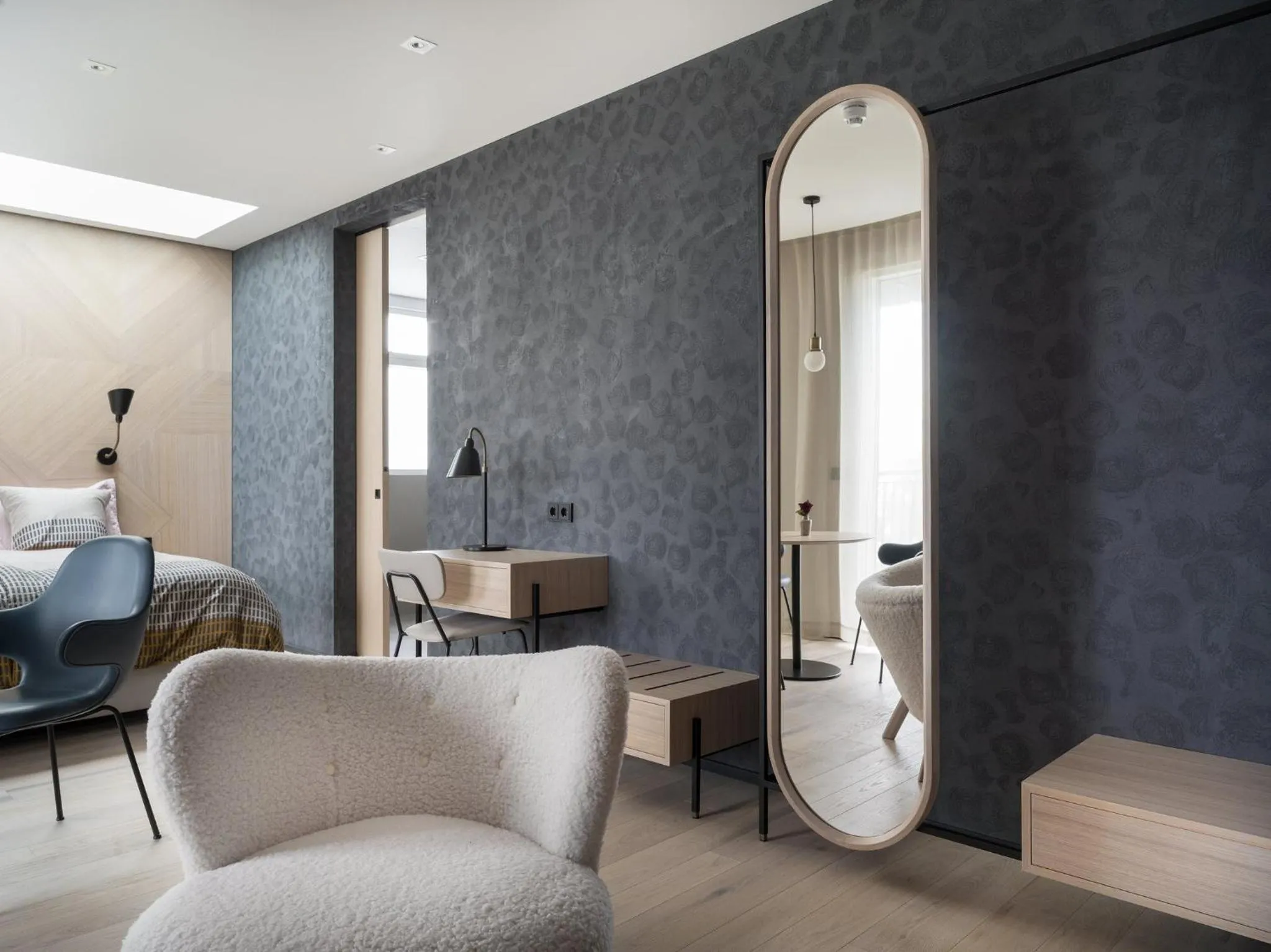 Bedroom, Bed in Hotel Lotus