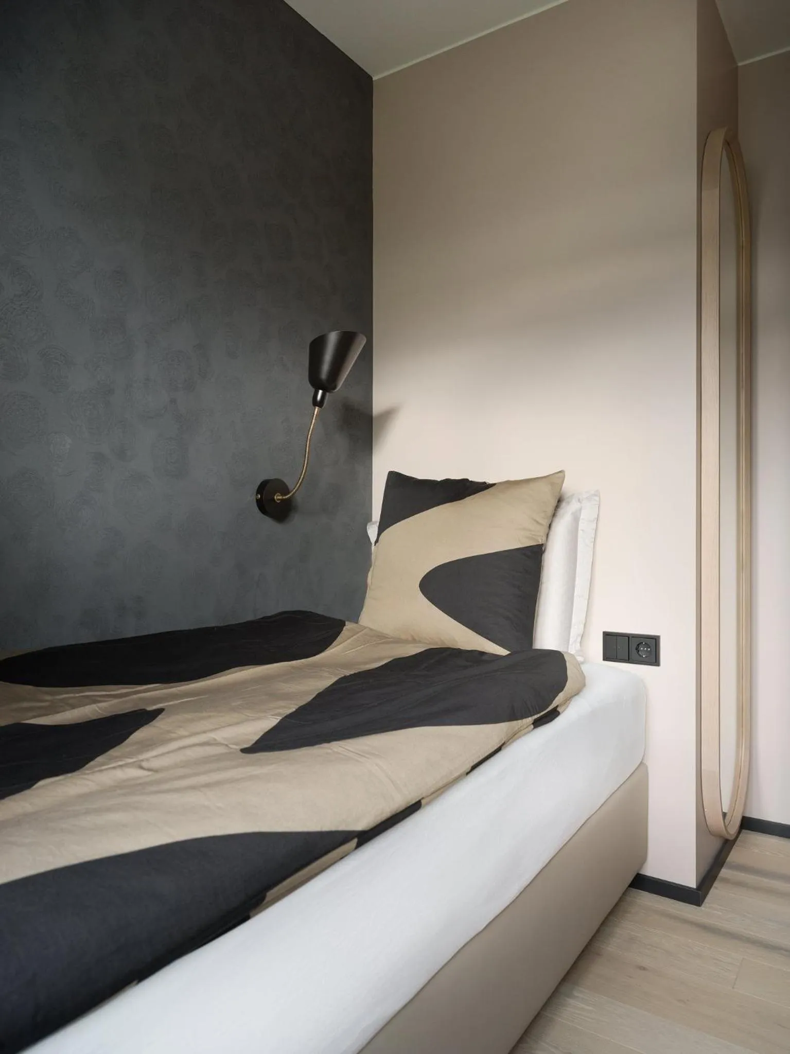 Bedroom, Bed in Hotel Lotus