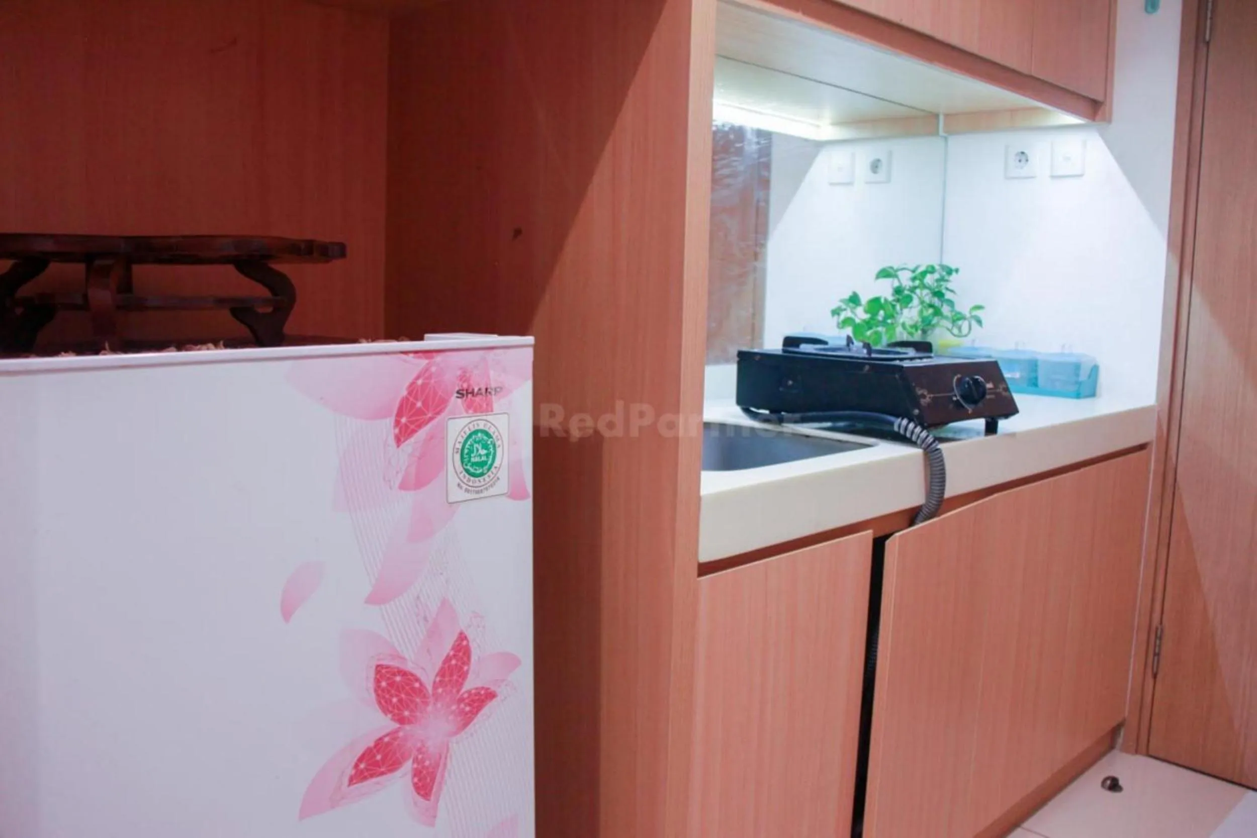 Kitchen or kitchenette in RedLiving Apartemen TreeParkCity - My Rooms Tower Alpine