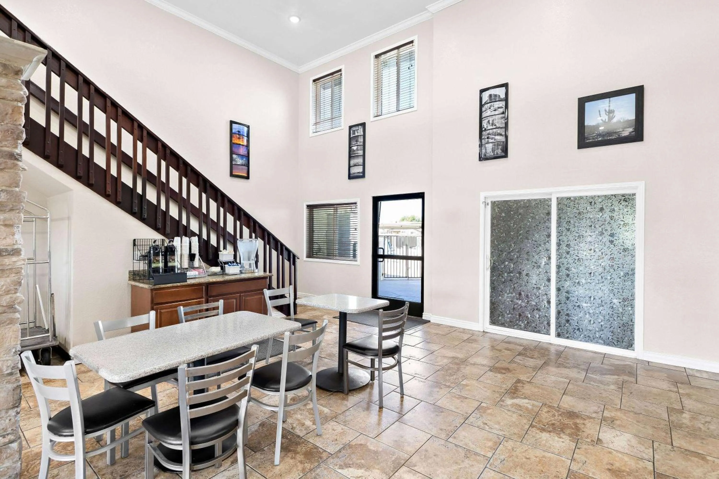 Lobby or reception in Super 8 by Wyndham Goodyear/Phoenix Area