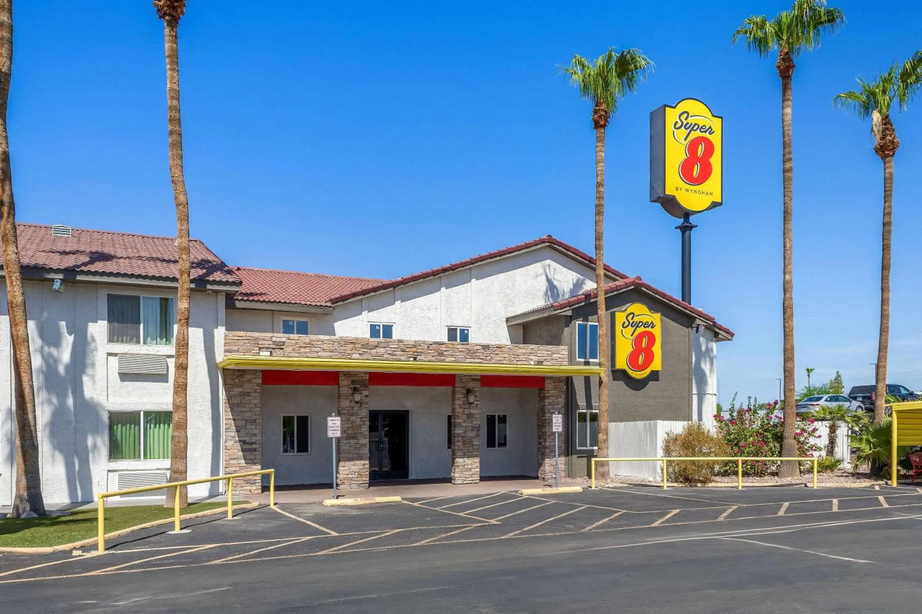 Property building in Super 8 by Wyndham Goodyear/Phoenix Area Property building in Super 8 by Wyndham Goodyear/Phoenix Area