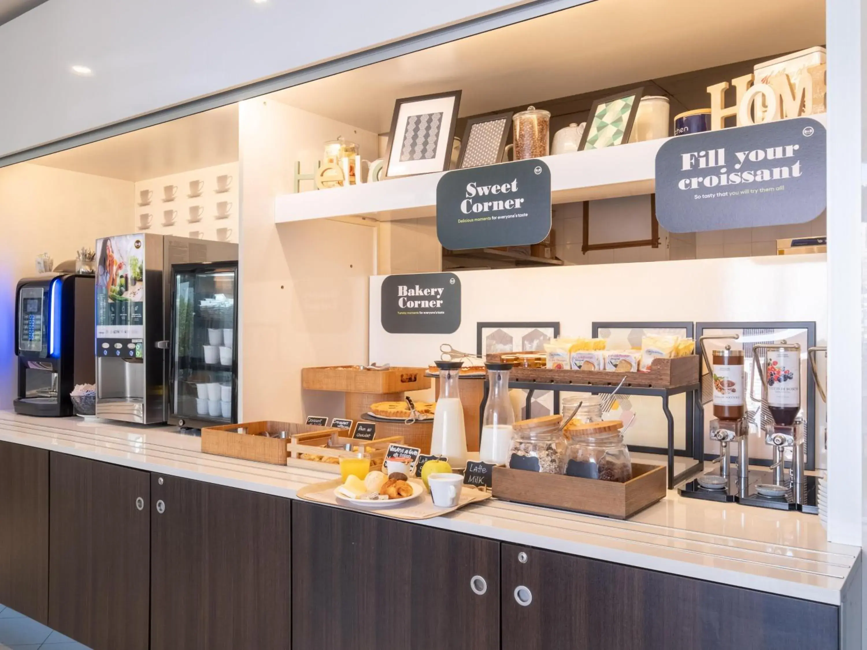 Lounge or bar in B&B HOTEL Mantova Lounge or bar in B&B HOTEL Mantova