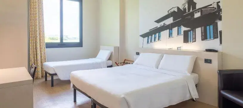 Triple Room - Disability Access in B&B HOTEL Mantova Triple Room - Disability Access in B&B HOTEL Mantova