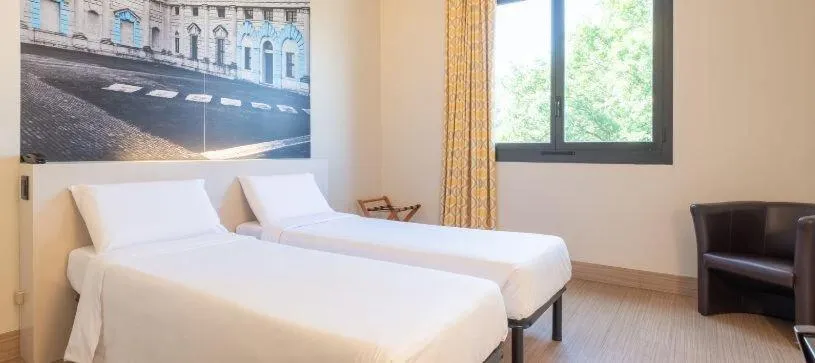 Photo of the whole room, Bed in B&B HOTEL Mantova