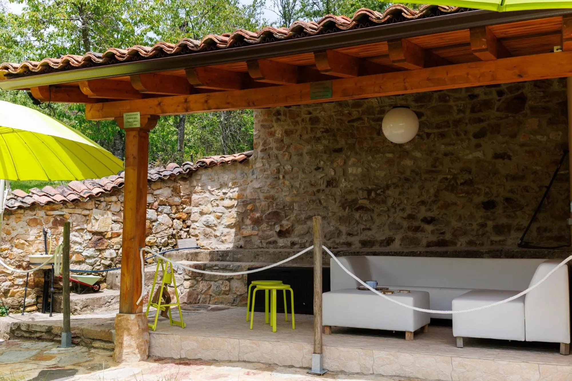 Swimming pool in El Hotel & SPA de Verdiago