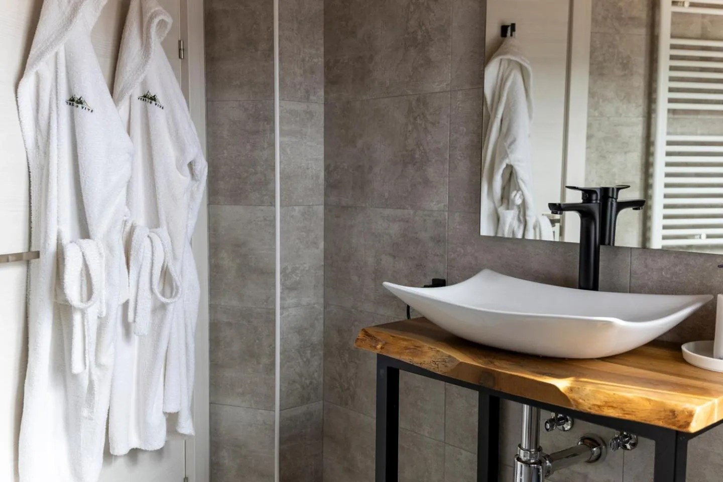 Bathroom in El Hotel & SPA de Verdiago