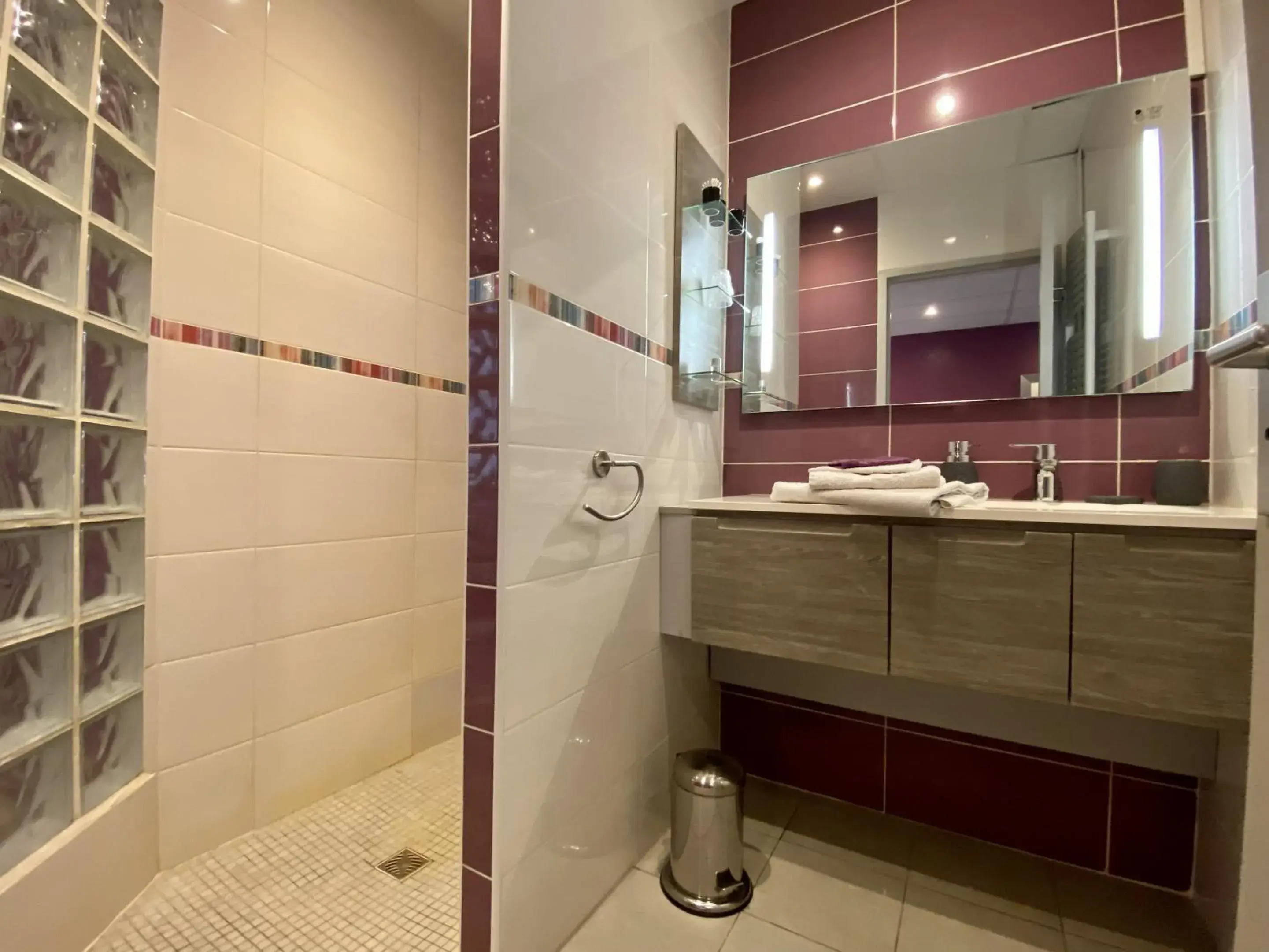 King Room in Bethune City Relax Spa & Sauna King Room in Bethune City Relax Spa & Sauna