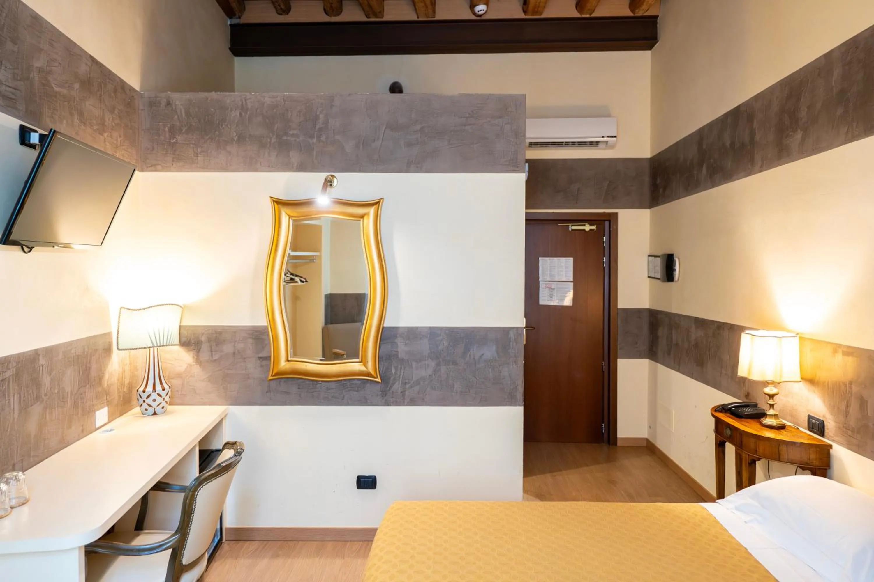 Photo of the whole room, Bed in Boutique Hotel Scalzi - Adults Only