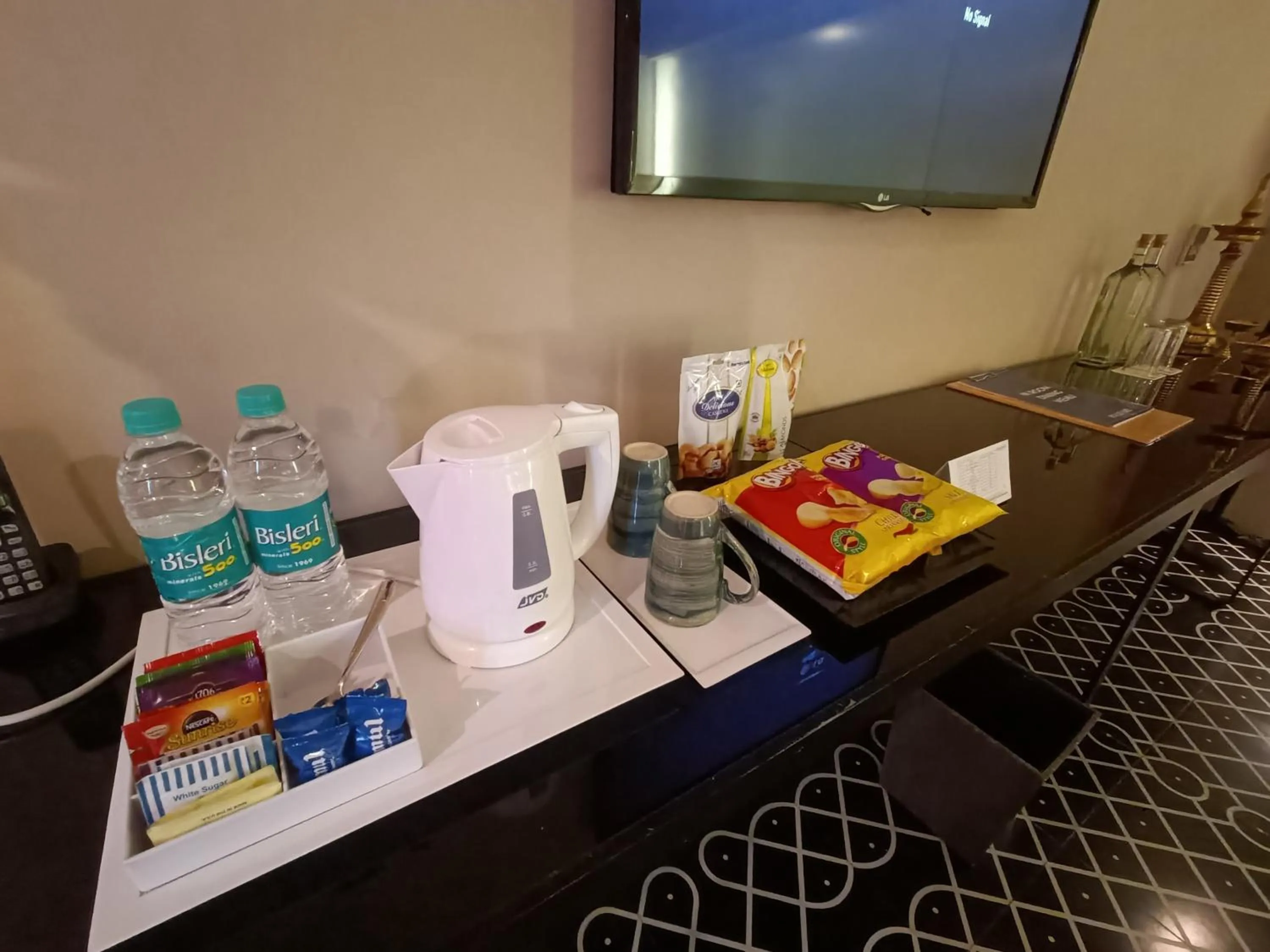 TV and multimedia in Boulevard by Design Hotel Chennai